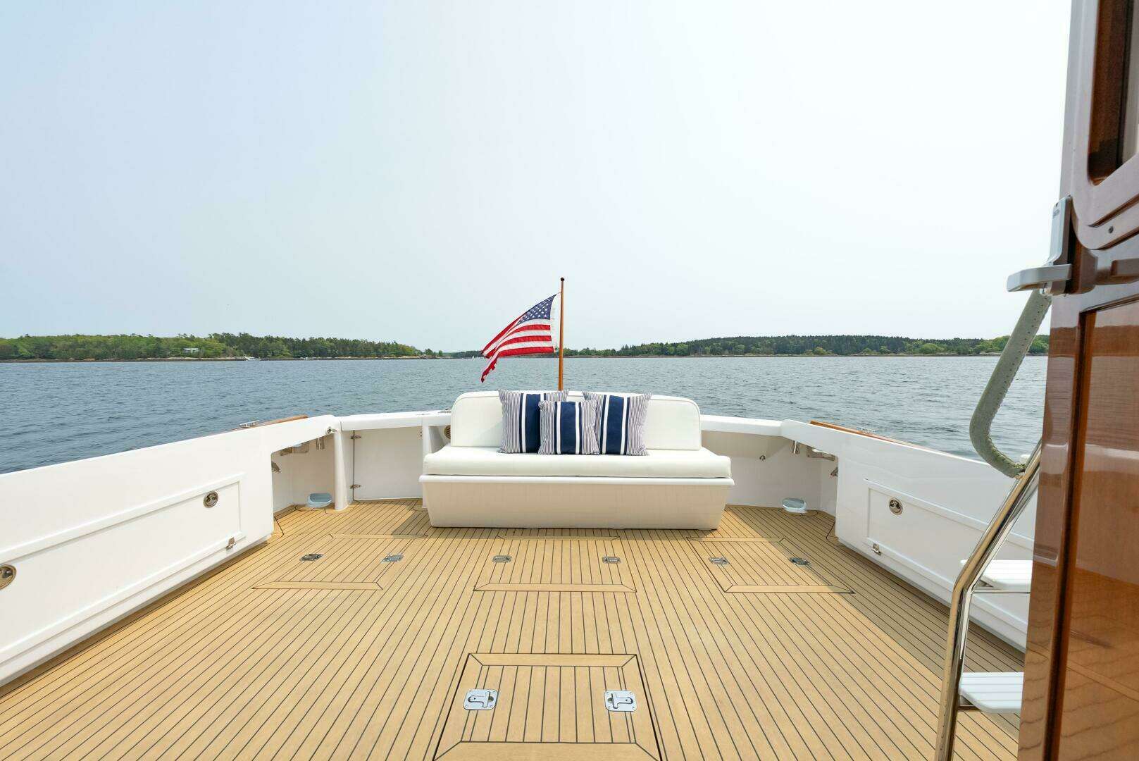 2019 Lowell Flybridge - Image 16