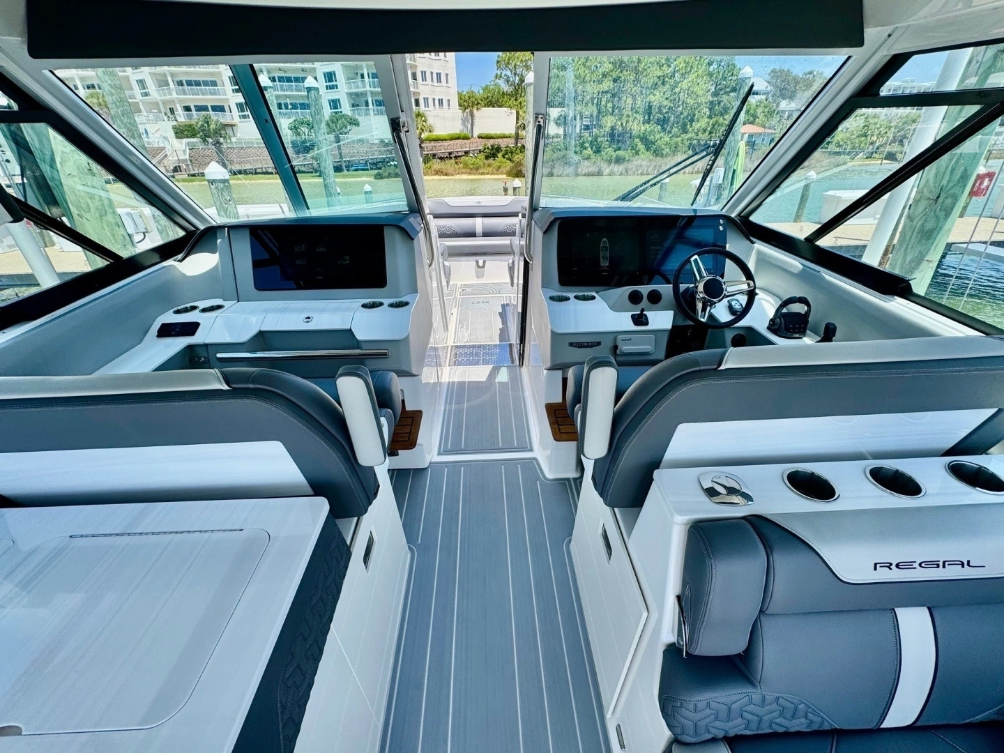 2025 Regal LS36 - Image 14