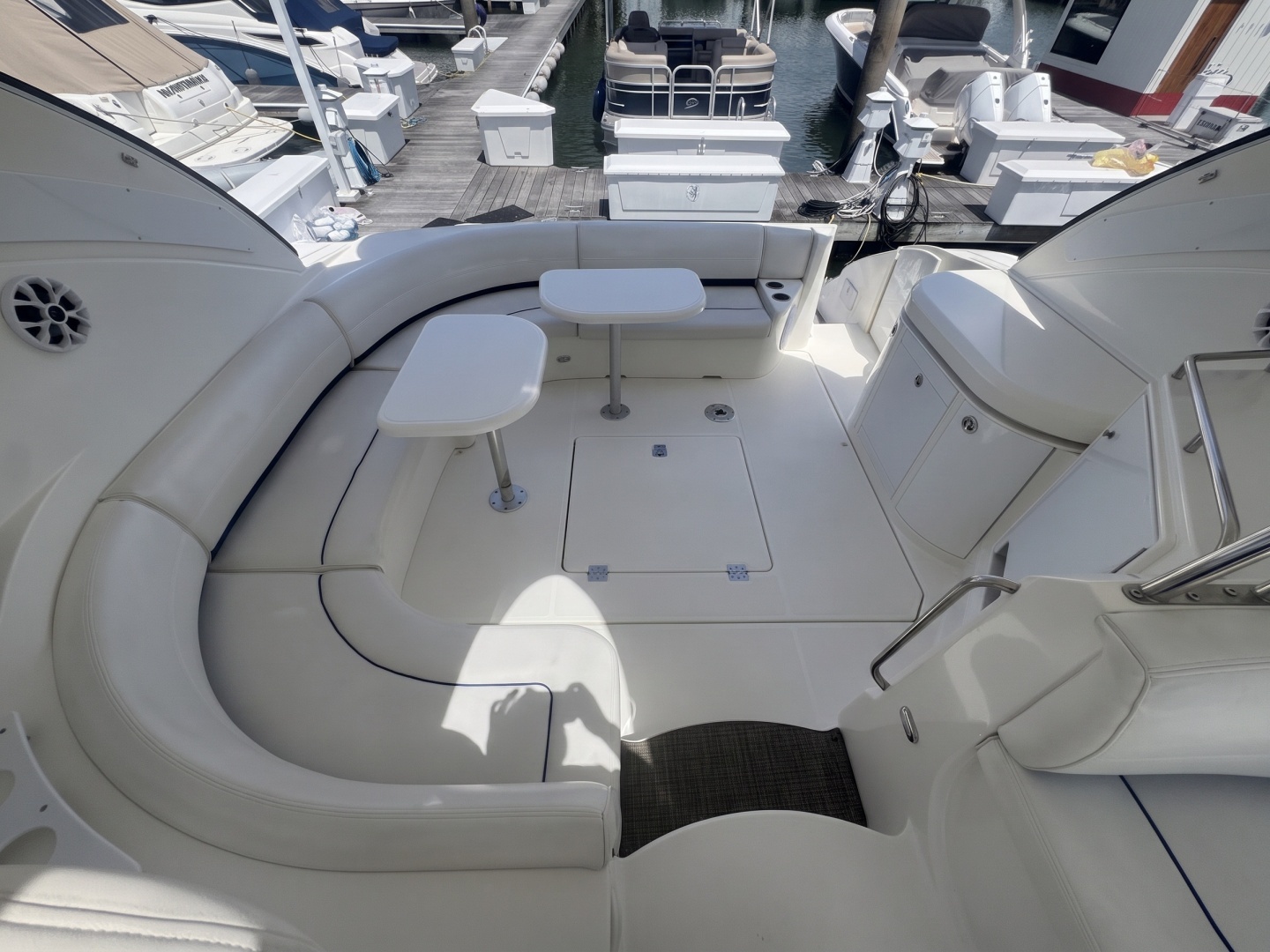 2006 Cruisers Yachts 520 Express - Image 11
