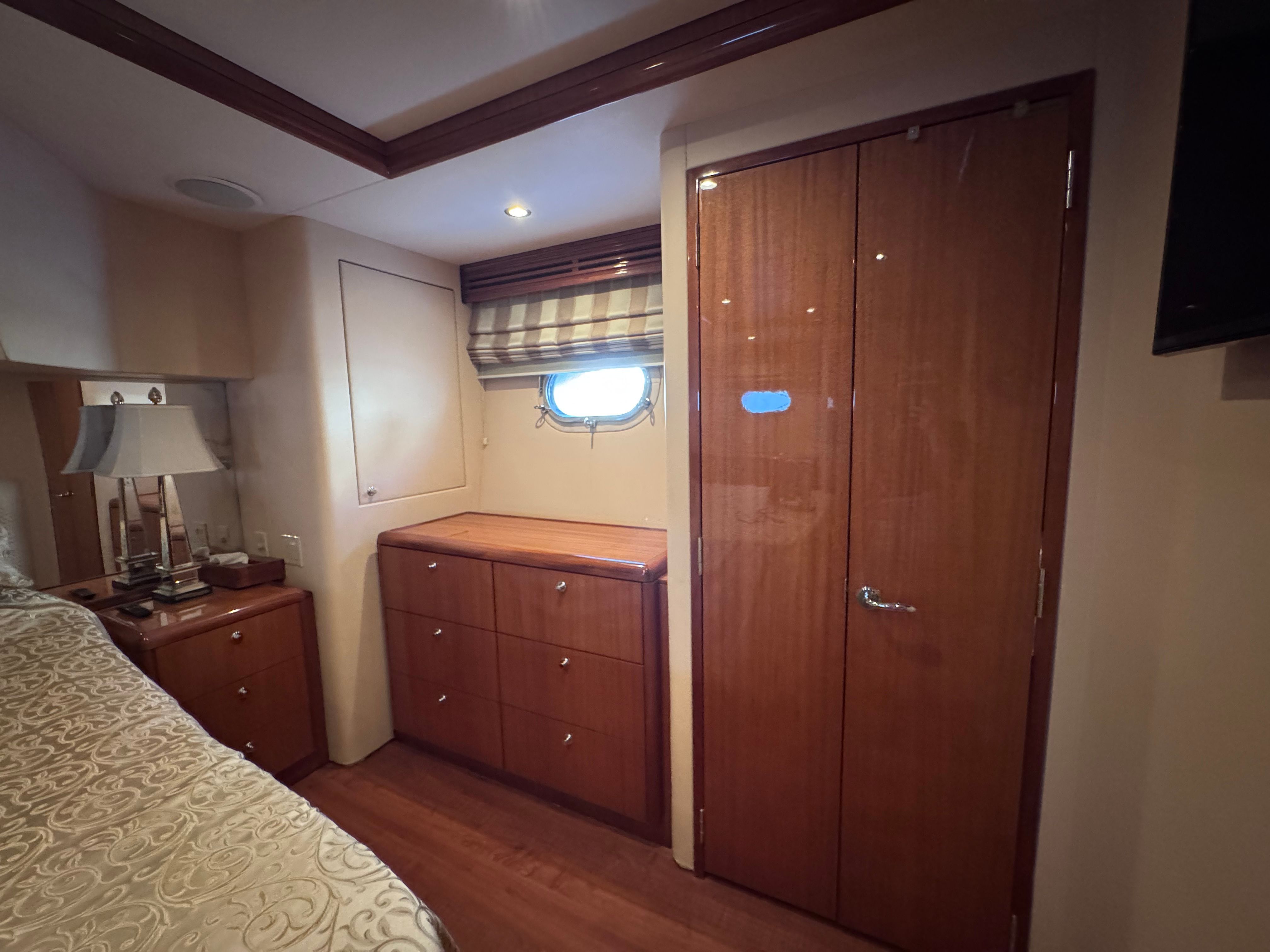 2006 Hatteras 64 Motor Yacht - 62