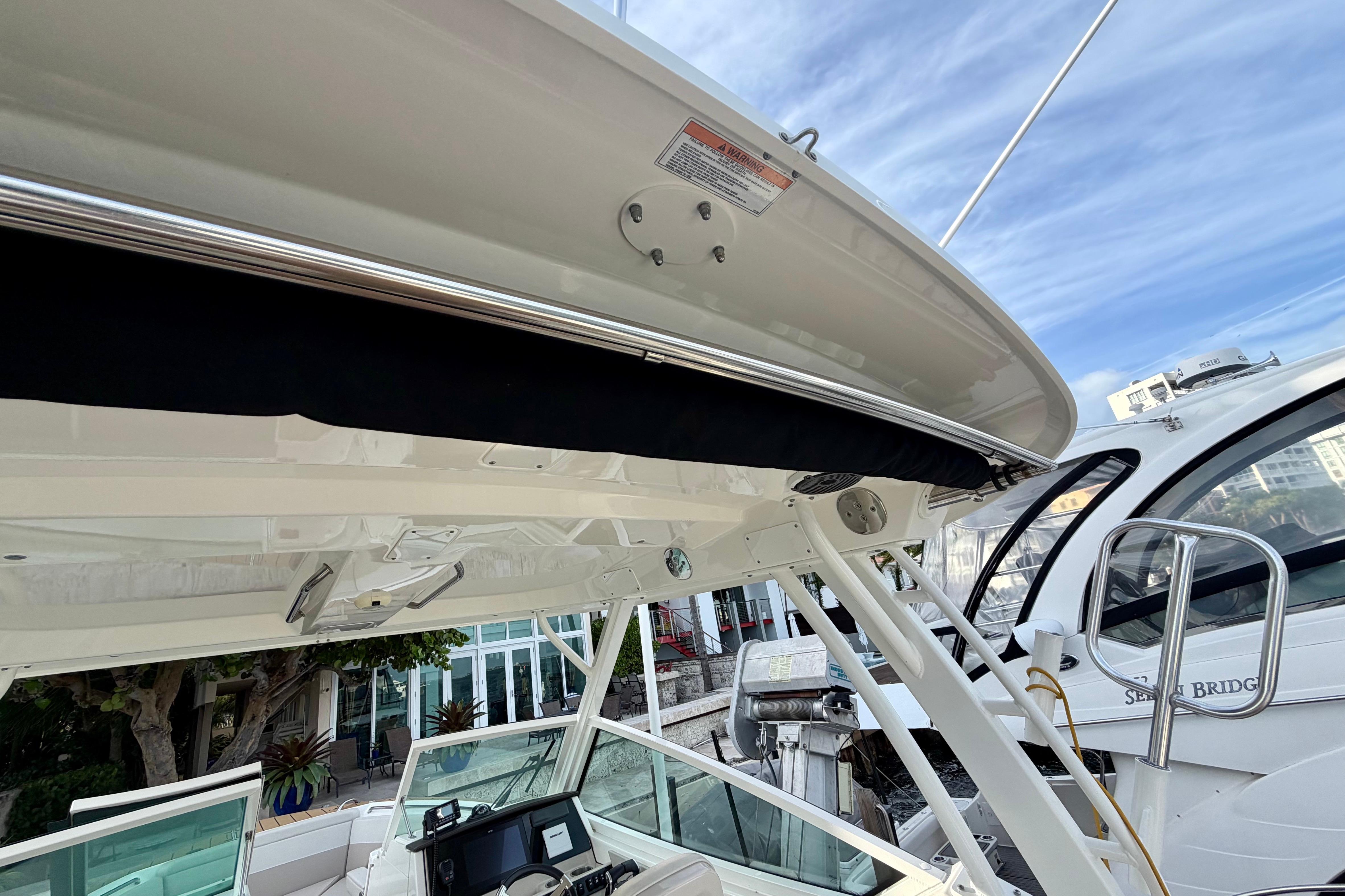 2022 Boston Whaler 280 Vantage boat interior, showcasing helm and seating area.