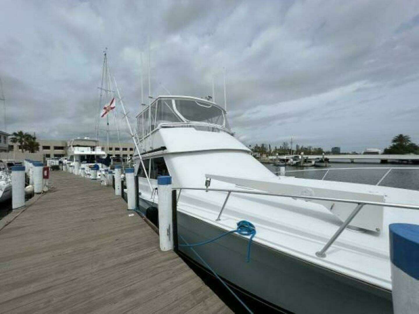 1991 Viking Boats Convertible - Image 2