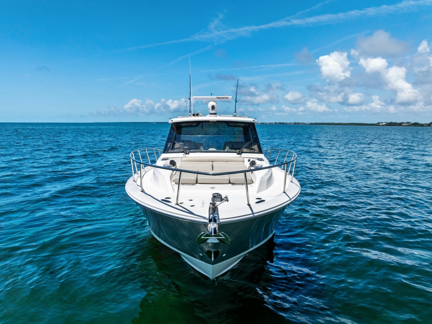 2023 Boston Whaler 405 Conquest - Image 7