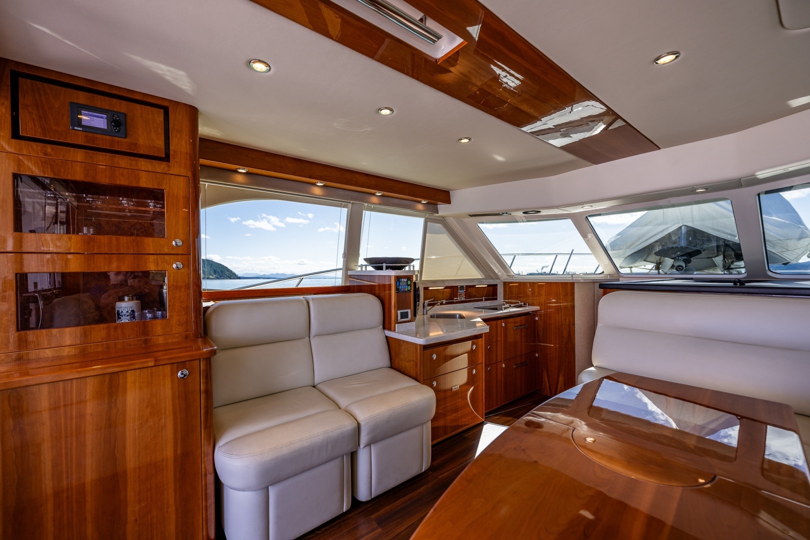 2011 Riviera 43 Open Flybridge - Image 17