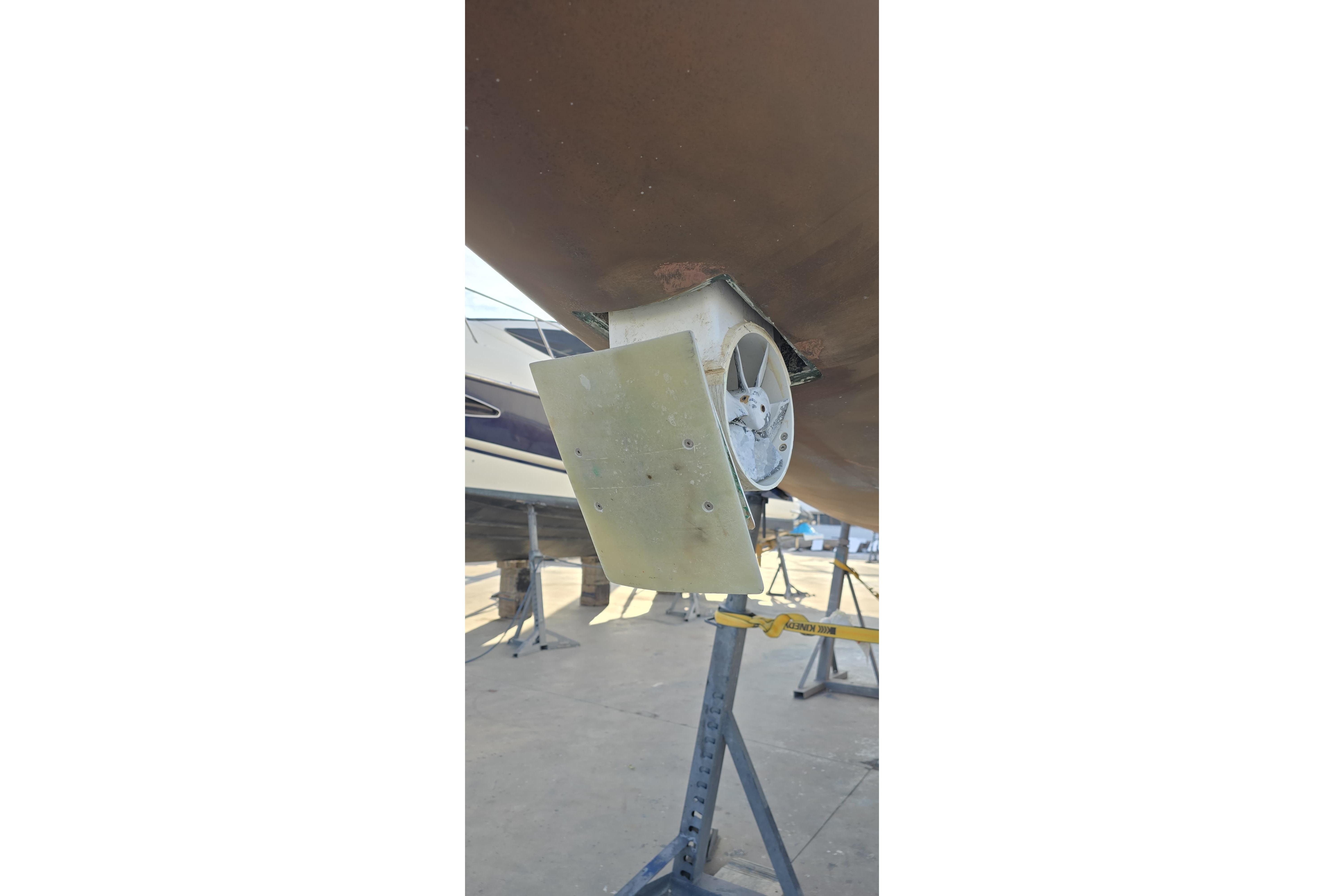 Najad 440 CC 2006 yacht hull detail with propeller on dry dock.