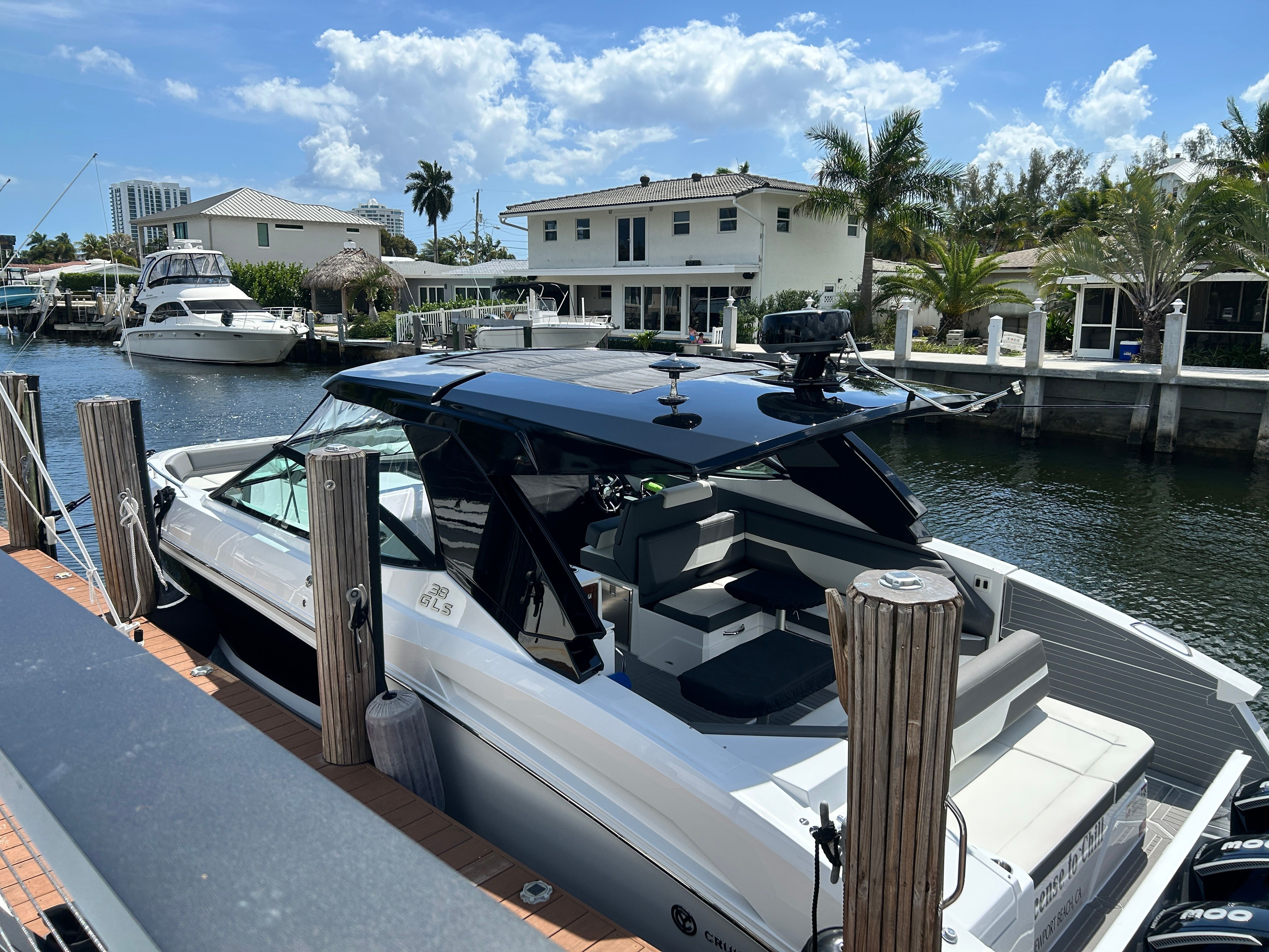 2023 Cruisers Yachts 38 GLS OB - 19