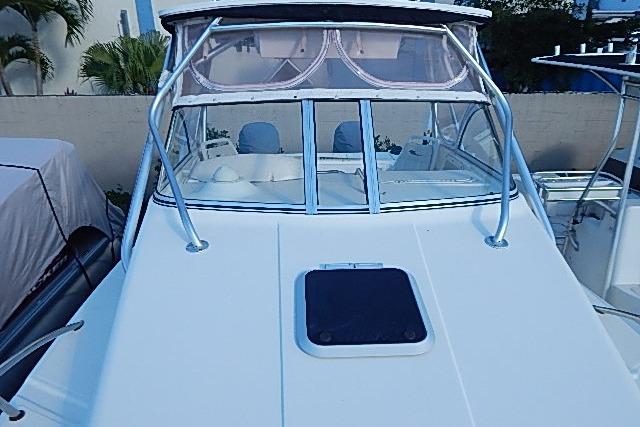 2003 World Cat 270 EC boat with windshield and deck hatch.