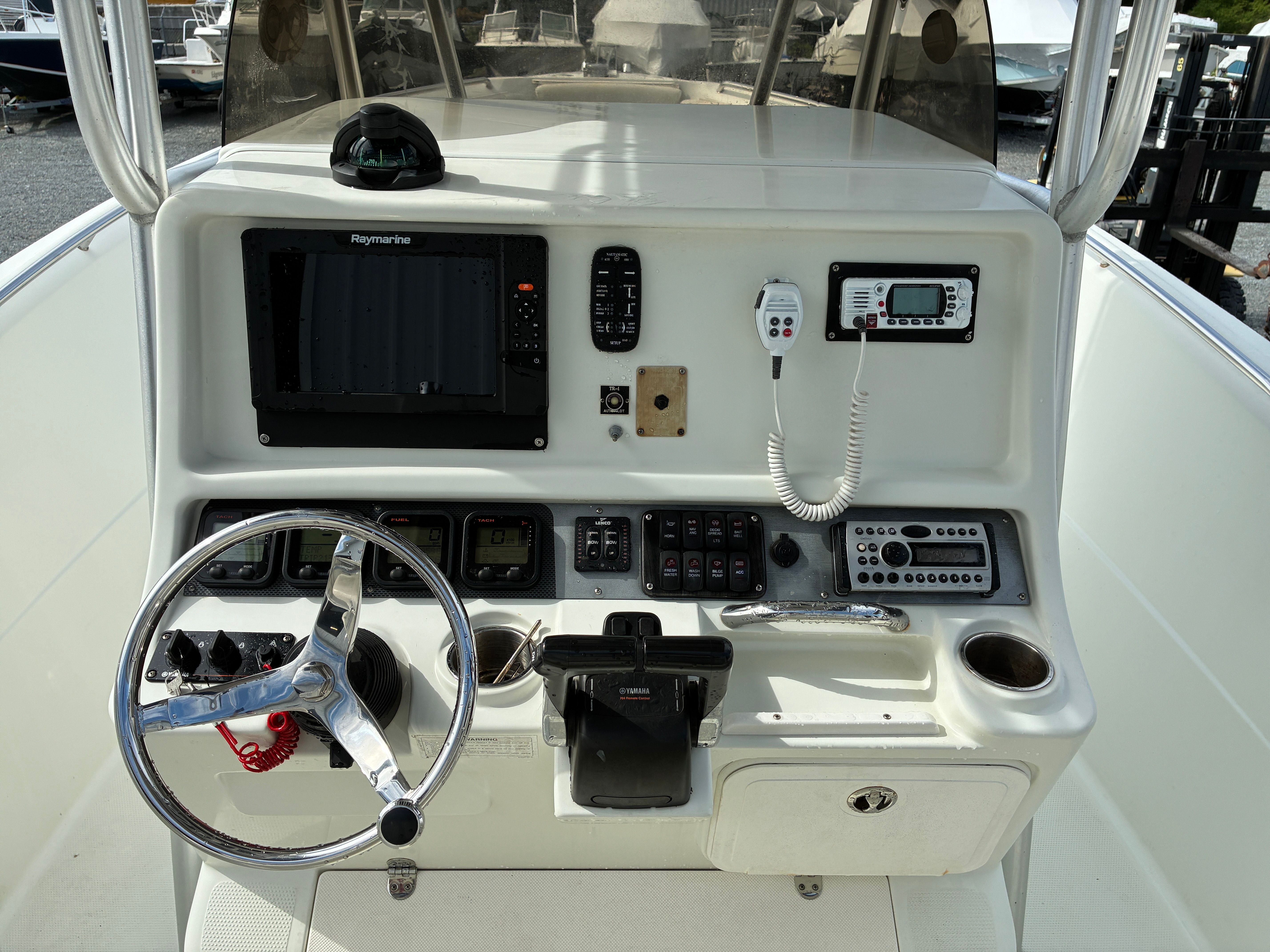 2007 Sailfish 2660 boat helm with electronics and controls.