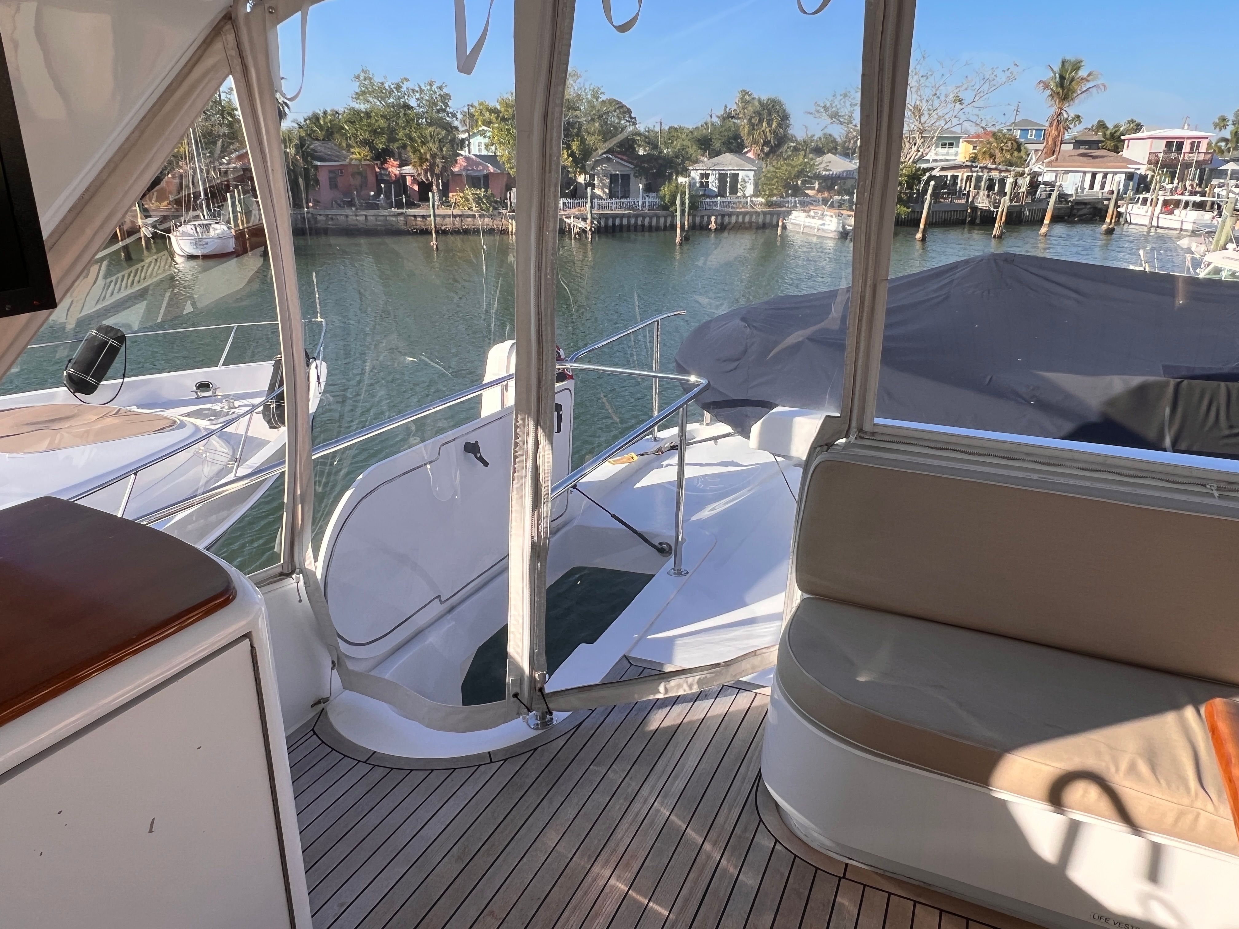 2006 Hatteras 64 Motor Yacht - 33