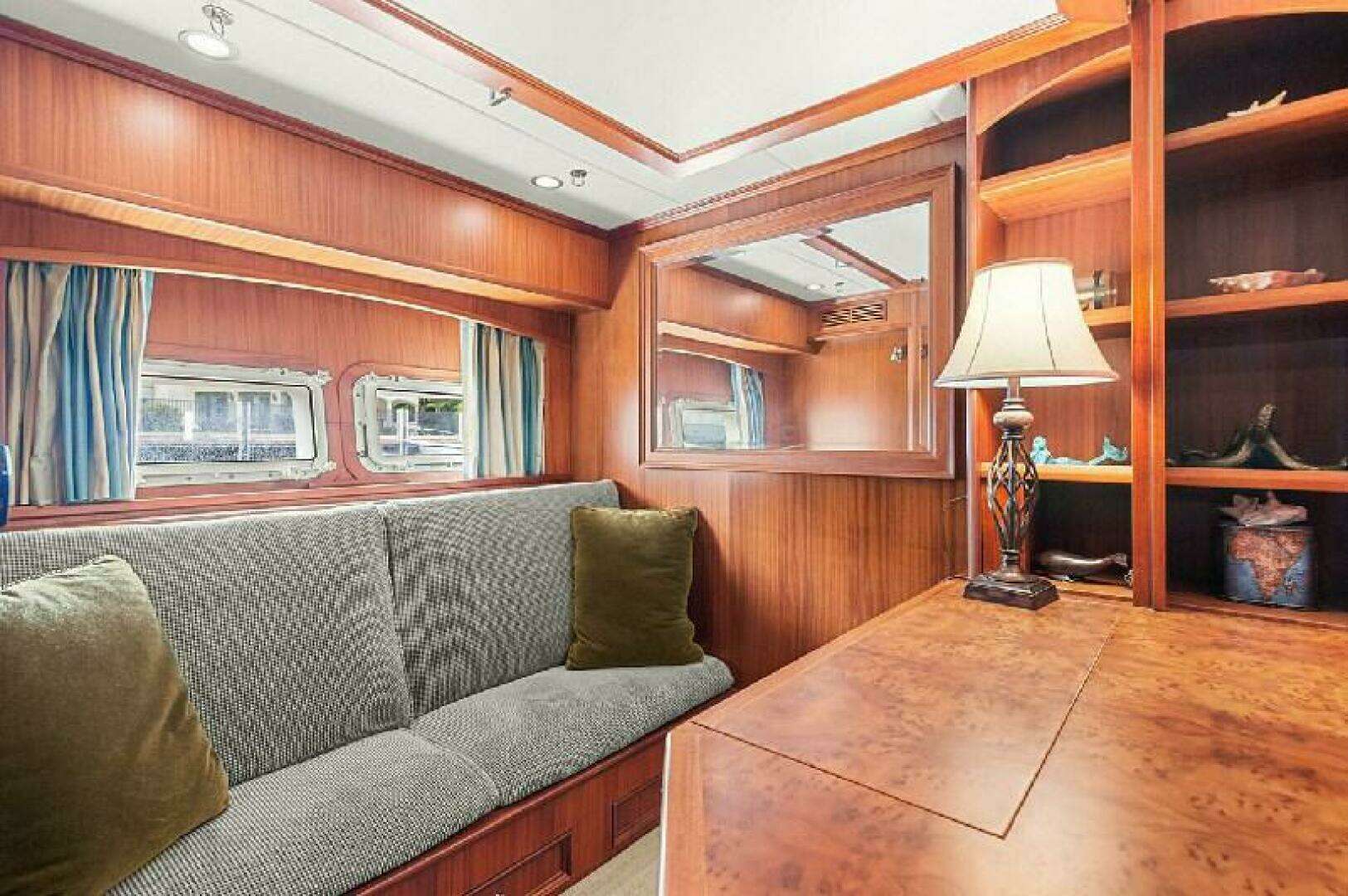 2006 Paragon Cockpit - Image 16