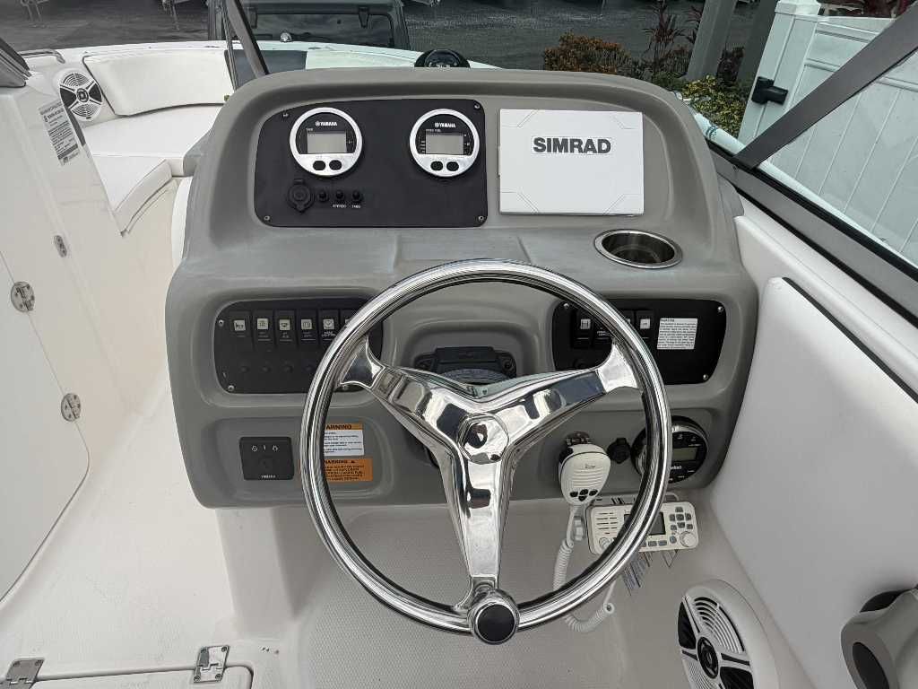 2019 Robalo R207 Dual Console - 4