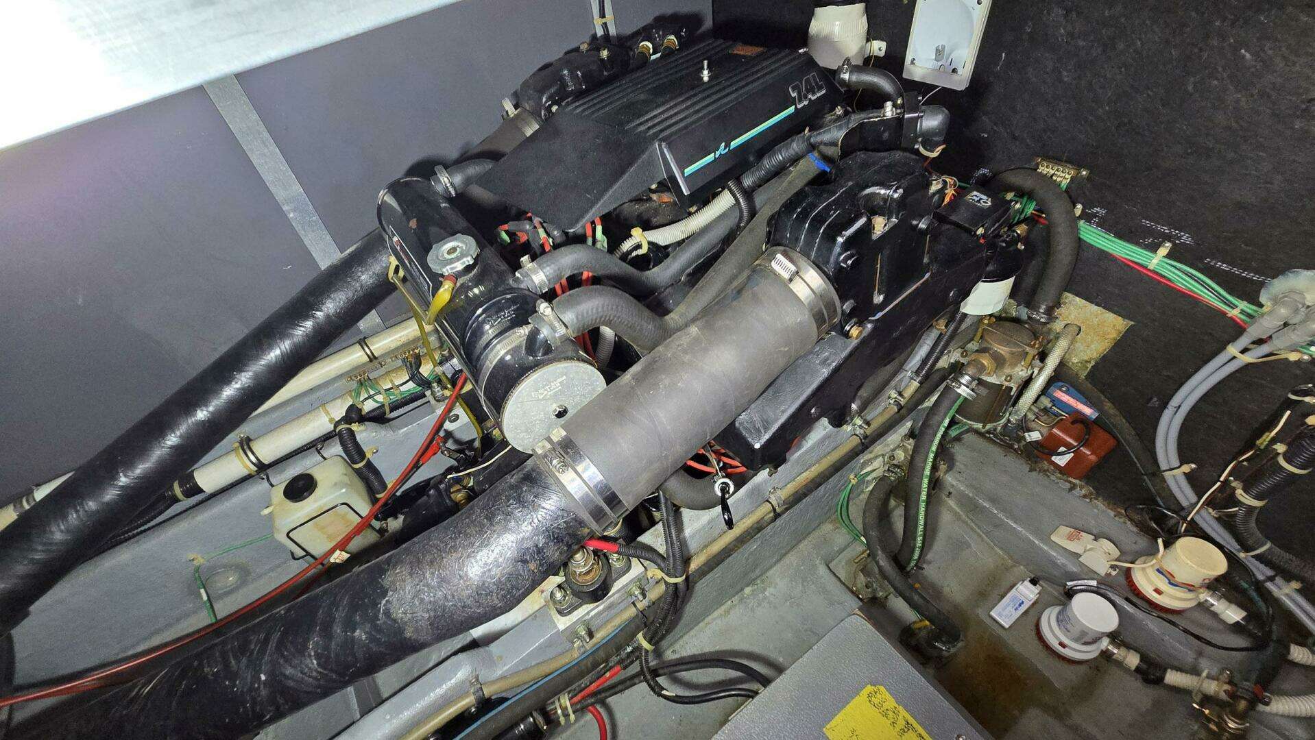1988 Sea Ray 390 Express Cruiser - Image 14