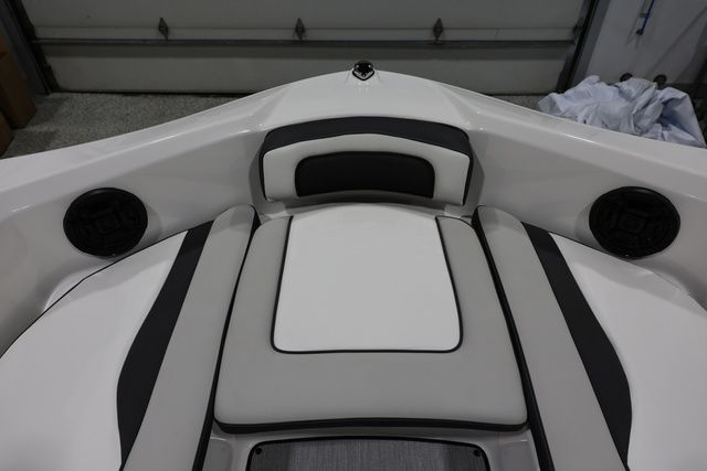 2026 Yamaha Boats AR 195 BOTH COLORS AVAILABLE - 21