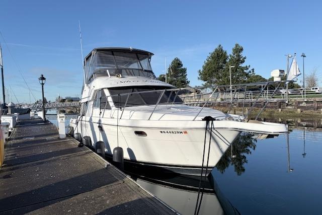 1998 Carver 370 Voyager