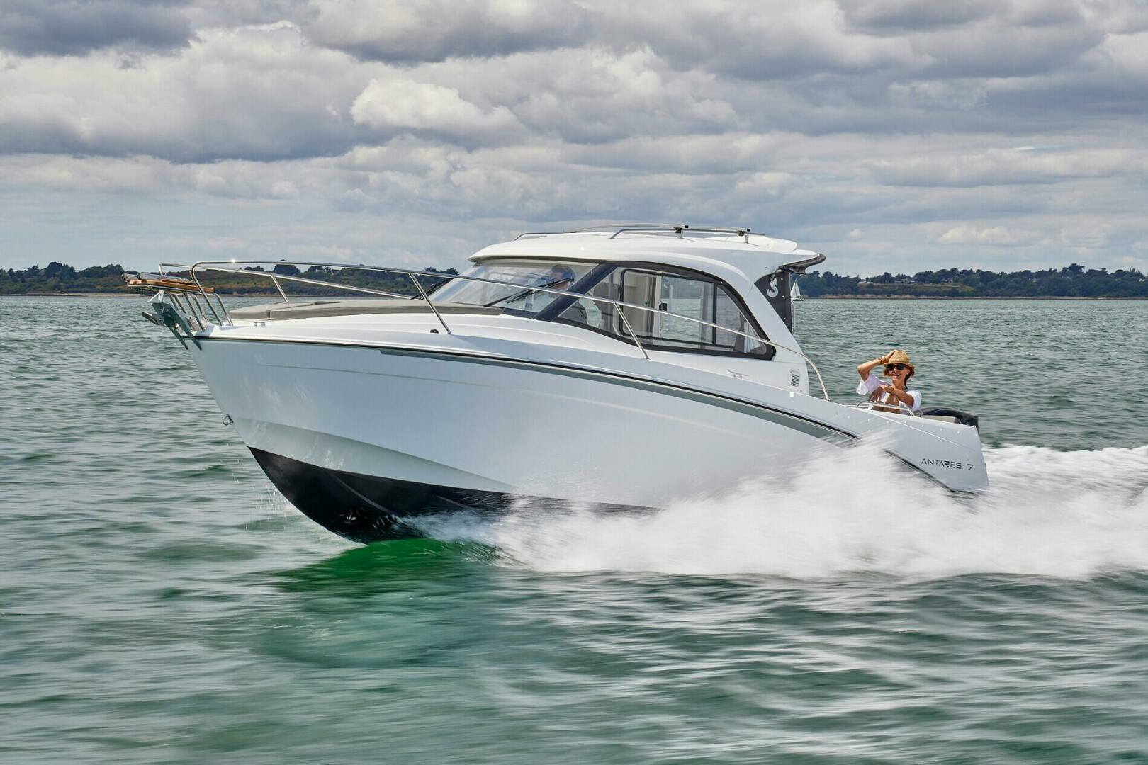 2025 Beneteau Antares 7 - Image 4