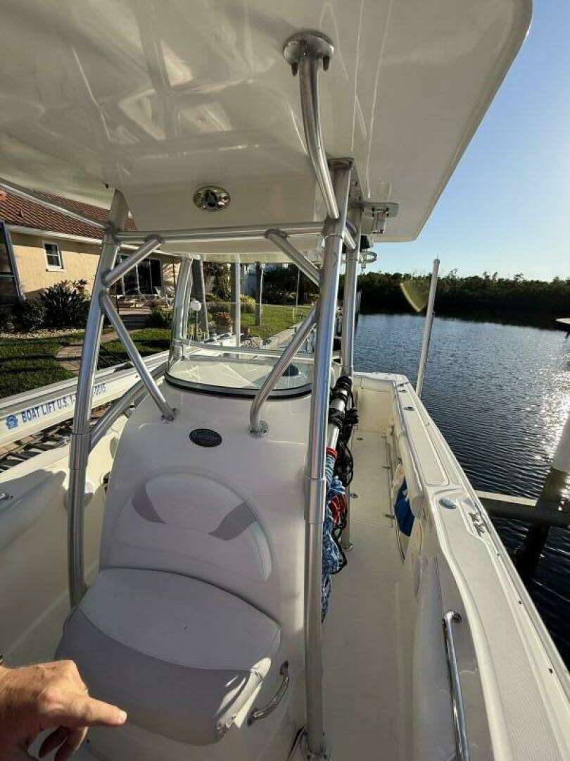 2006 Boston Whaler 240 Outrage - Image 5