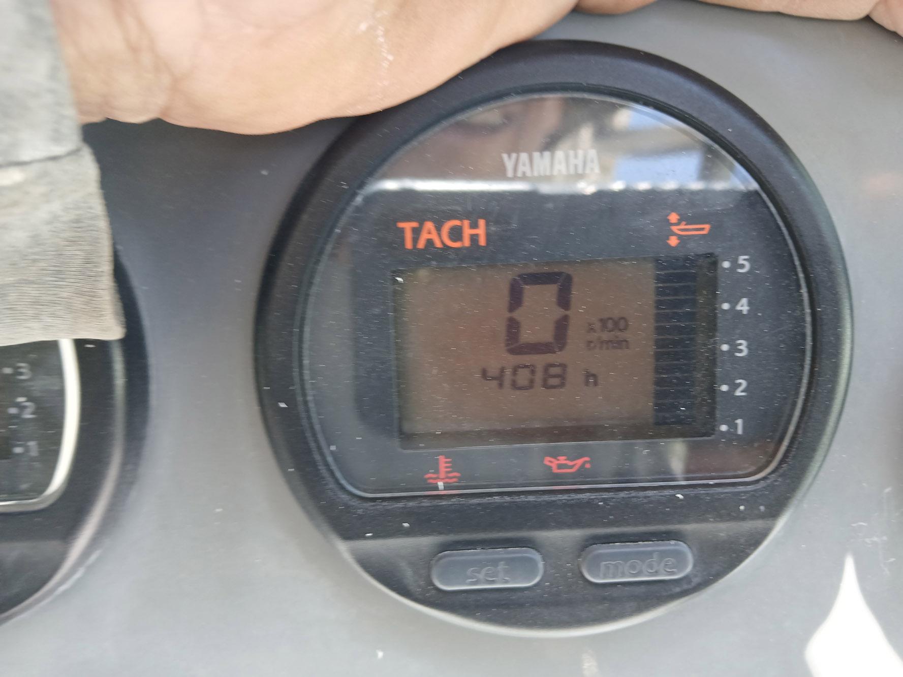Yamaha tachometer displaying 0 RPM and 408 hours on a 2002 Protector 28 Targa boat.