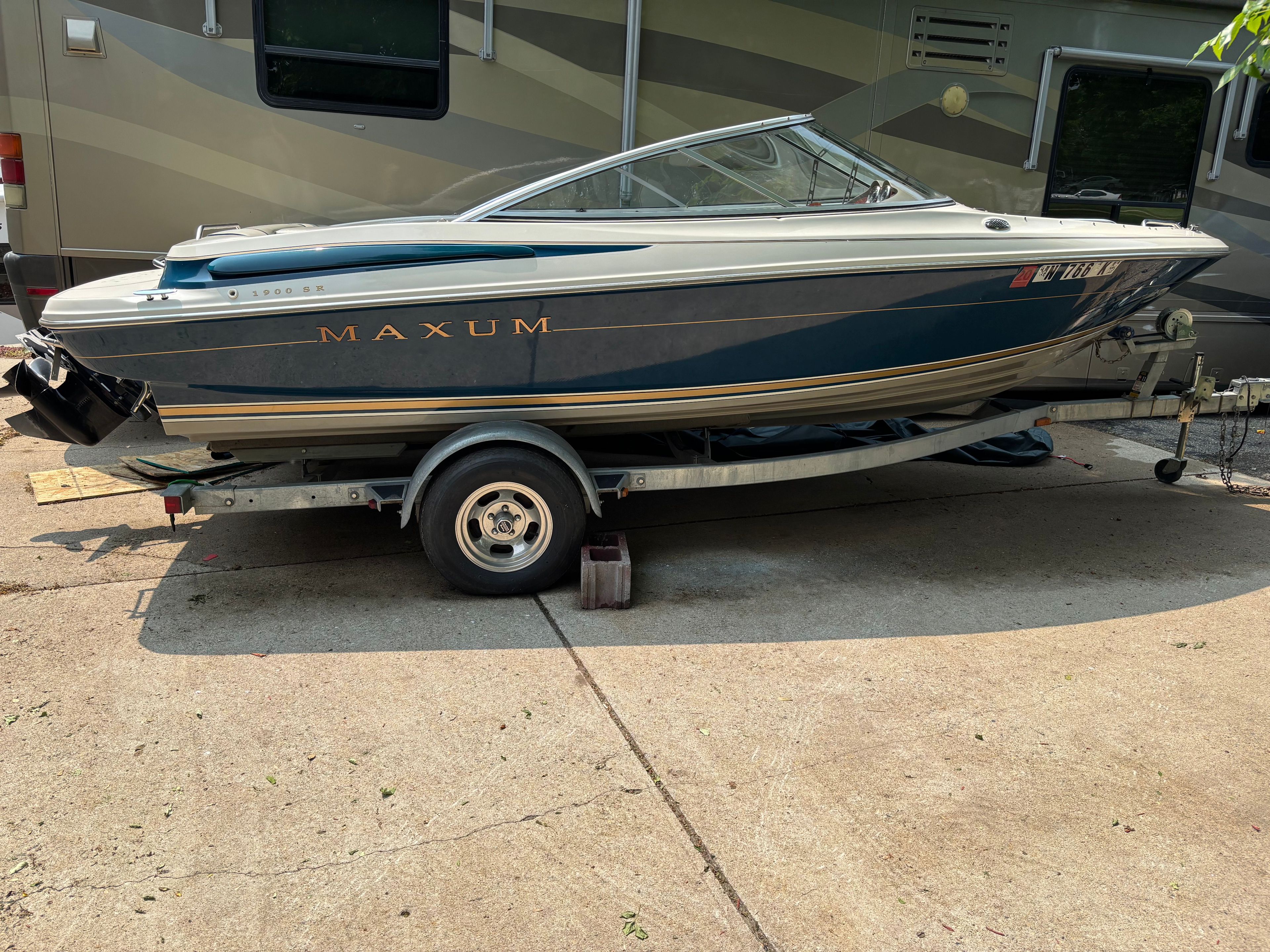 1996 Maxum 1900 SR