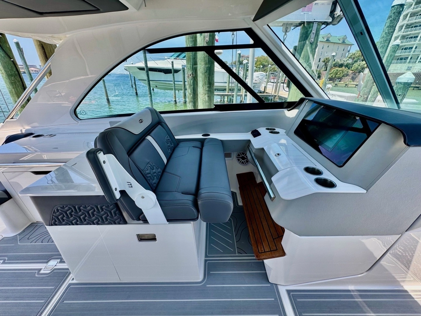 2025 Regal LS36 - Image 18
