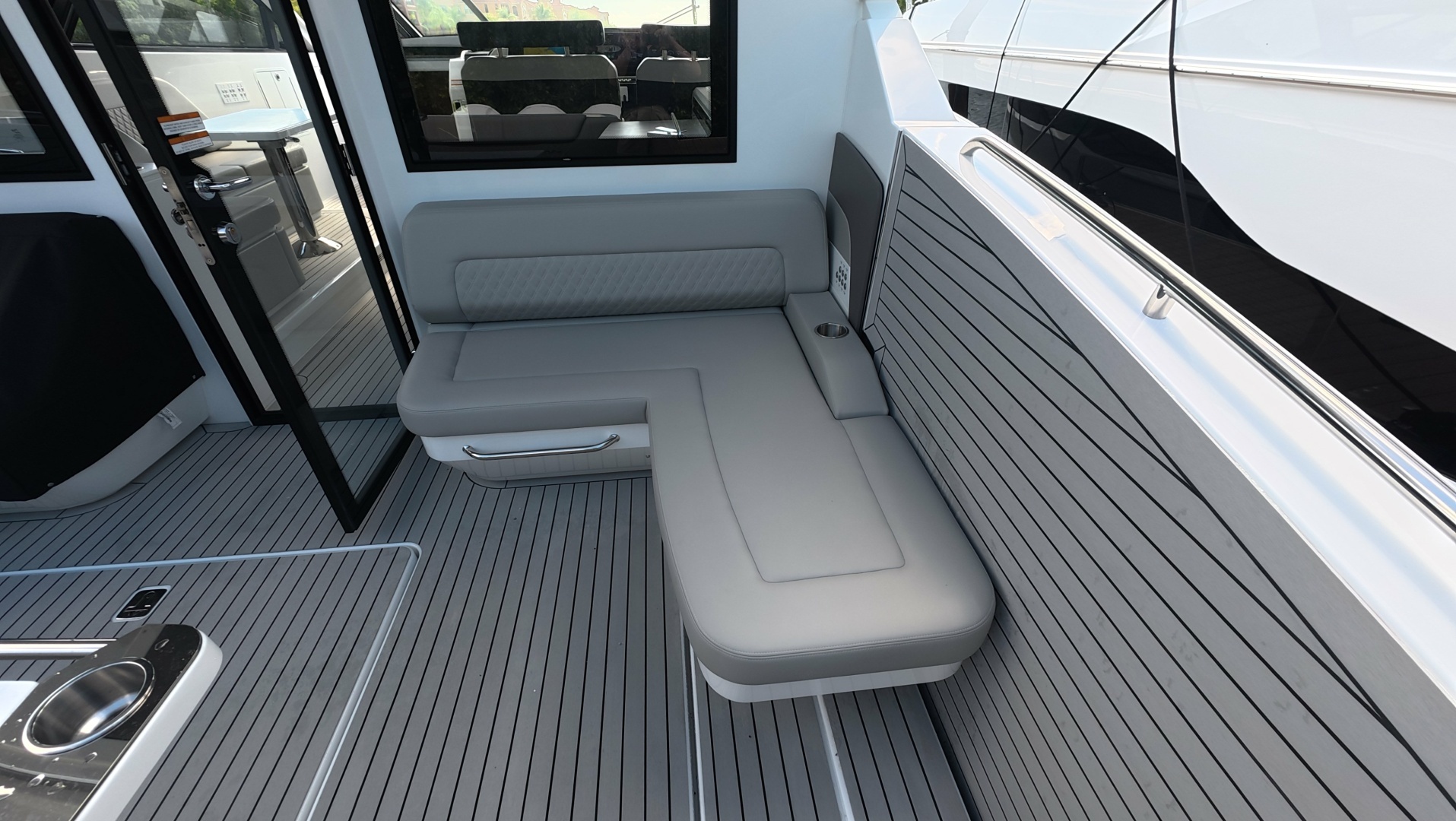 2026 Cruisers Yachts 50GLS OB - Image 24