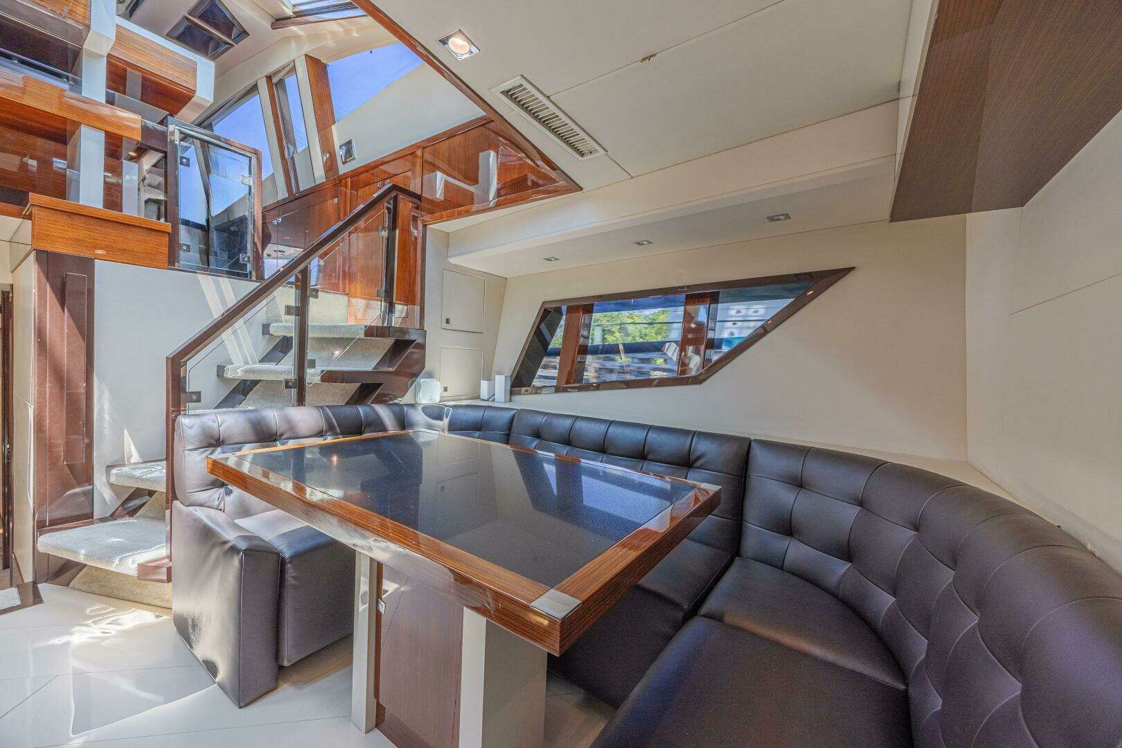 2010 Lazzara Yachts LSX 92 - Image 36
