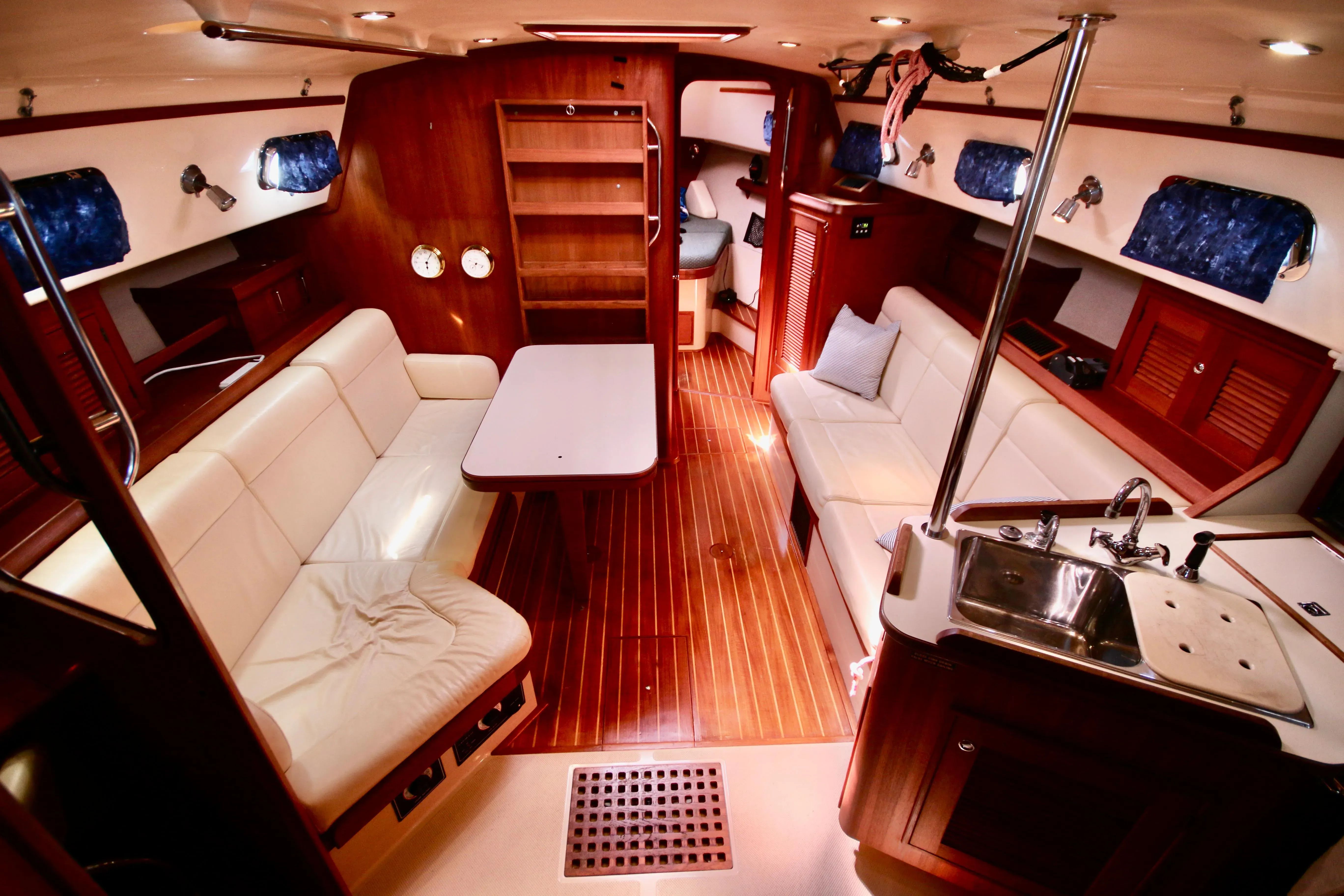 2004 Island Packet 370 - Image 2