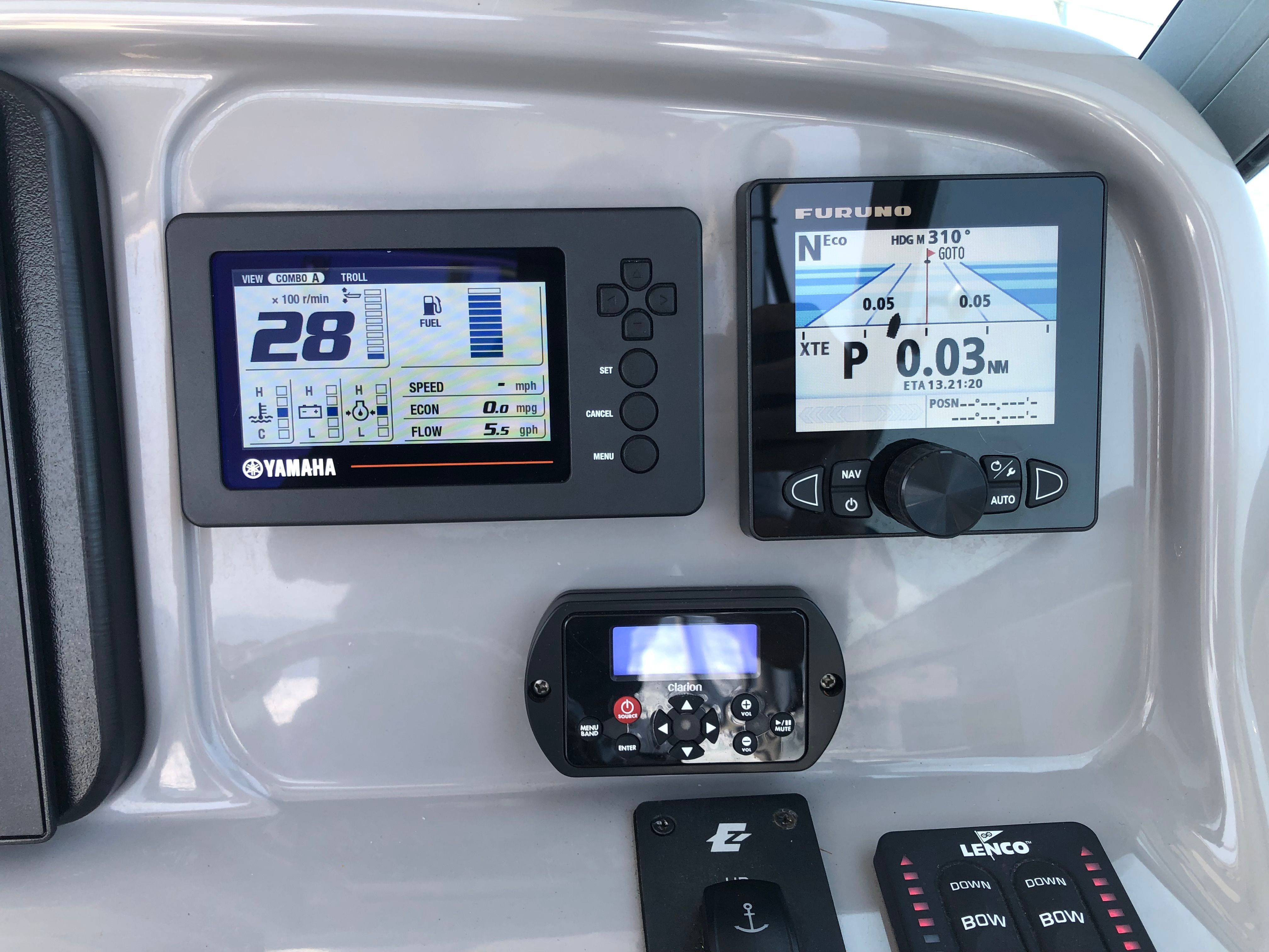 2012 Robalo R225 Walkaround - 15
