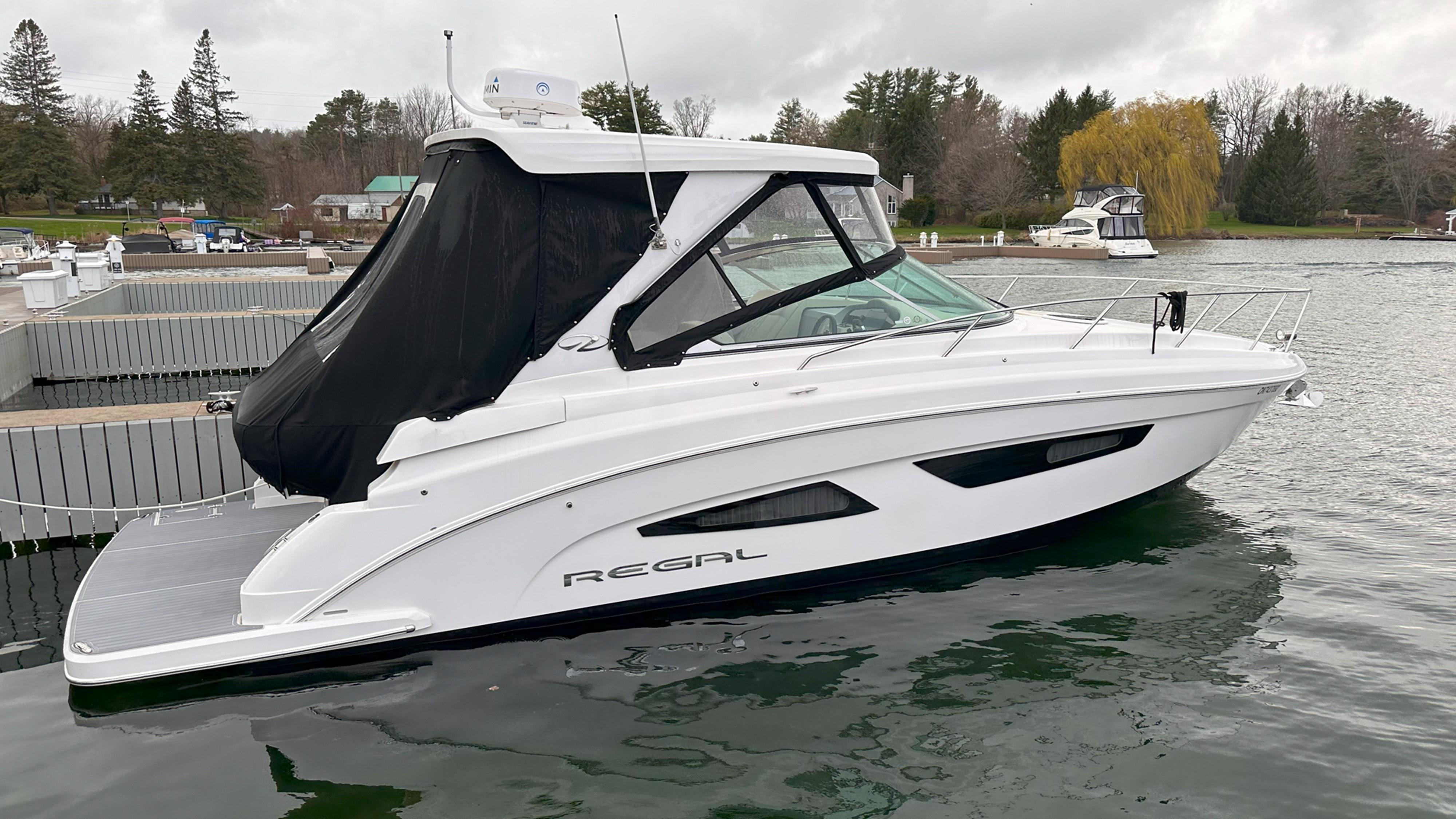 2021 Regal 33 Express