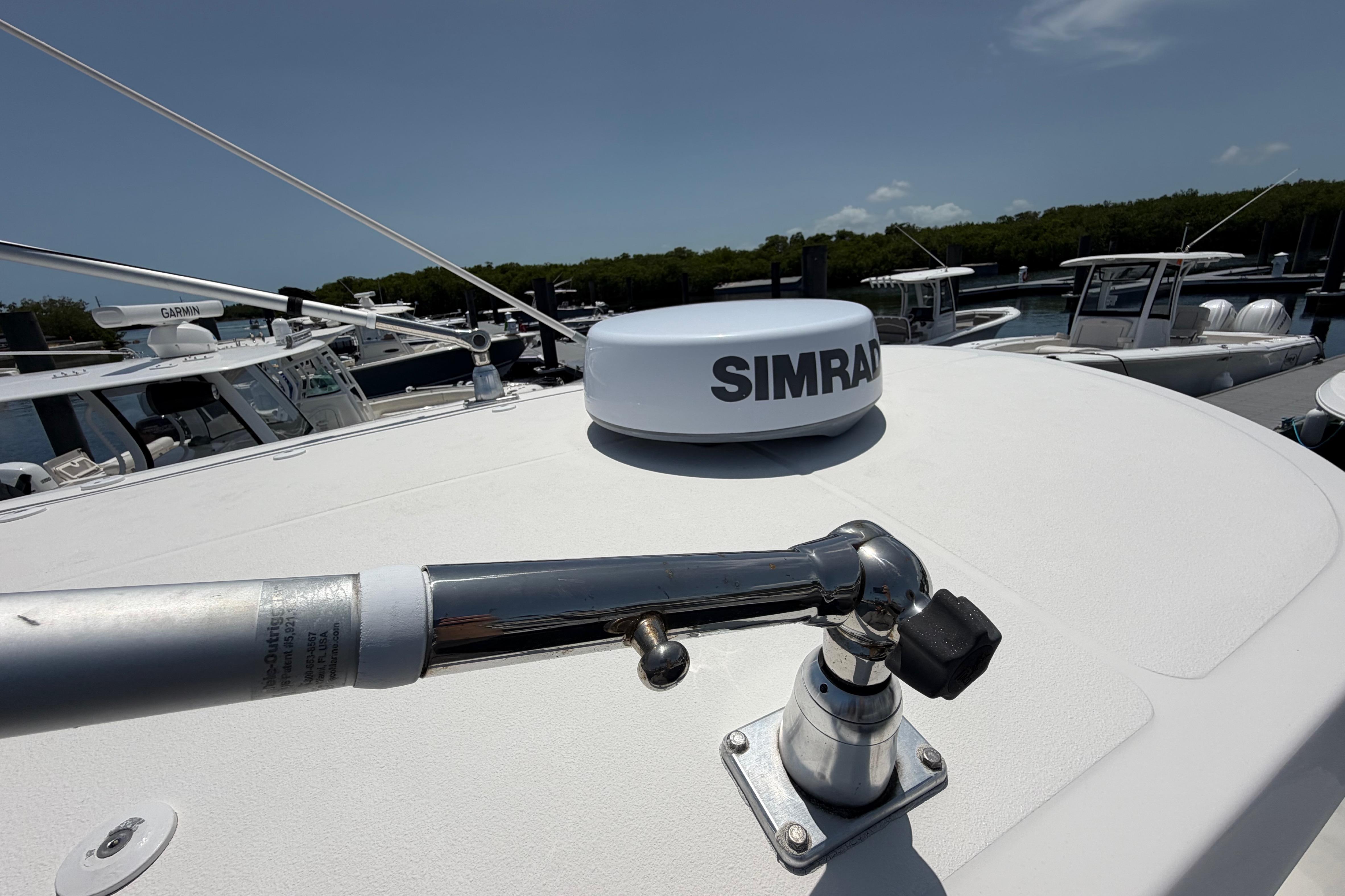 2019 Sea Hunt Gamefish 27 Coffin Box with Simrad radar, docked in a marina.