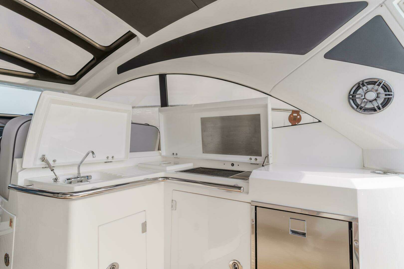 2012 Sunseeker Portofino 48 - Image 9