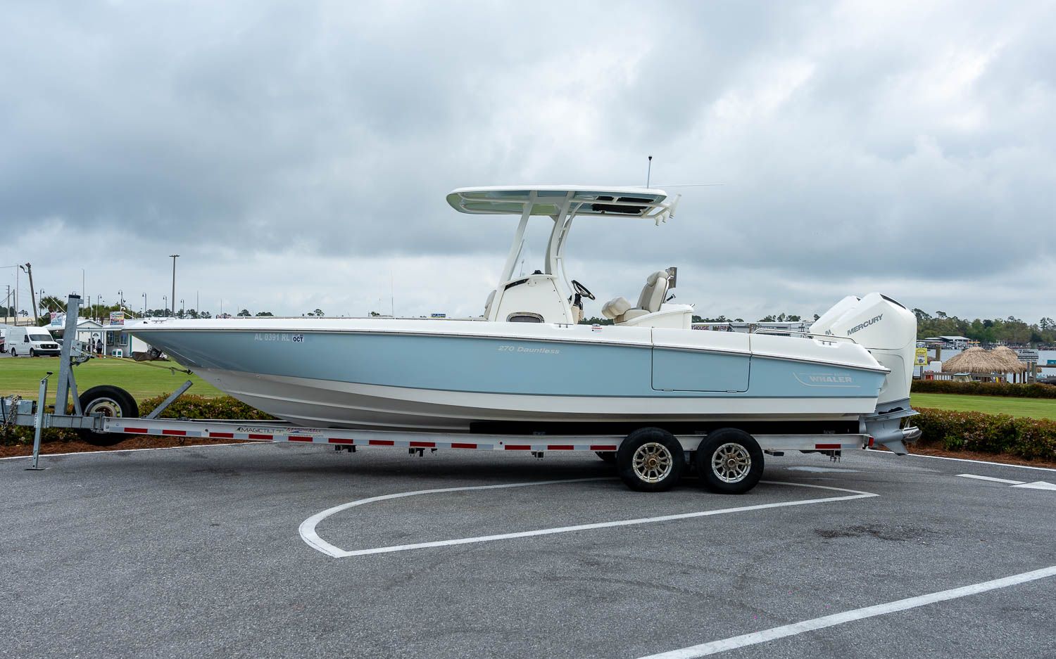 2019 Boston Whaler 270 Dauntless