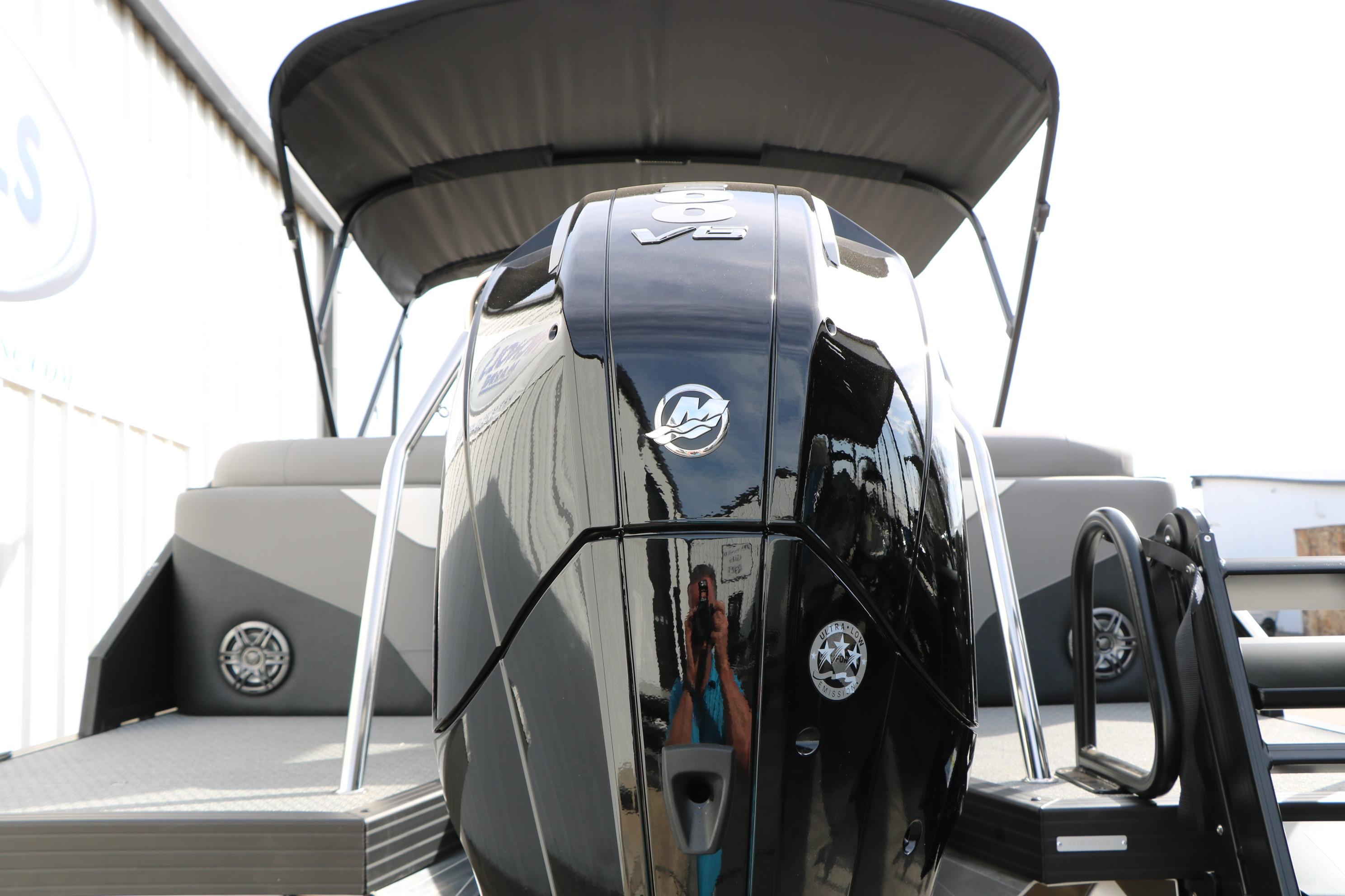 2026 Evotti 521QL boat with powerful outboard motor, sleek design, and modern features.