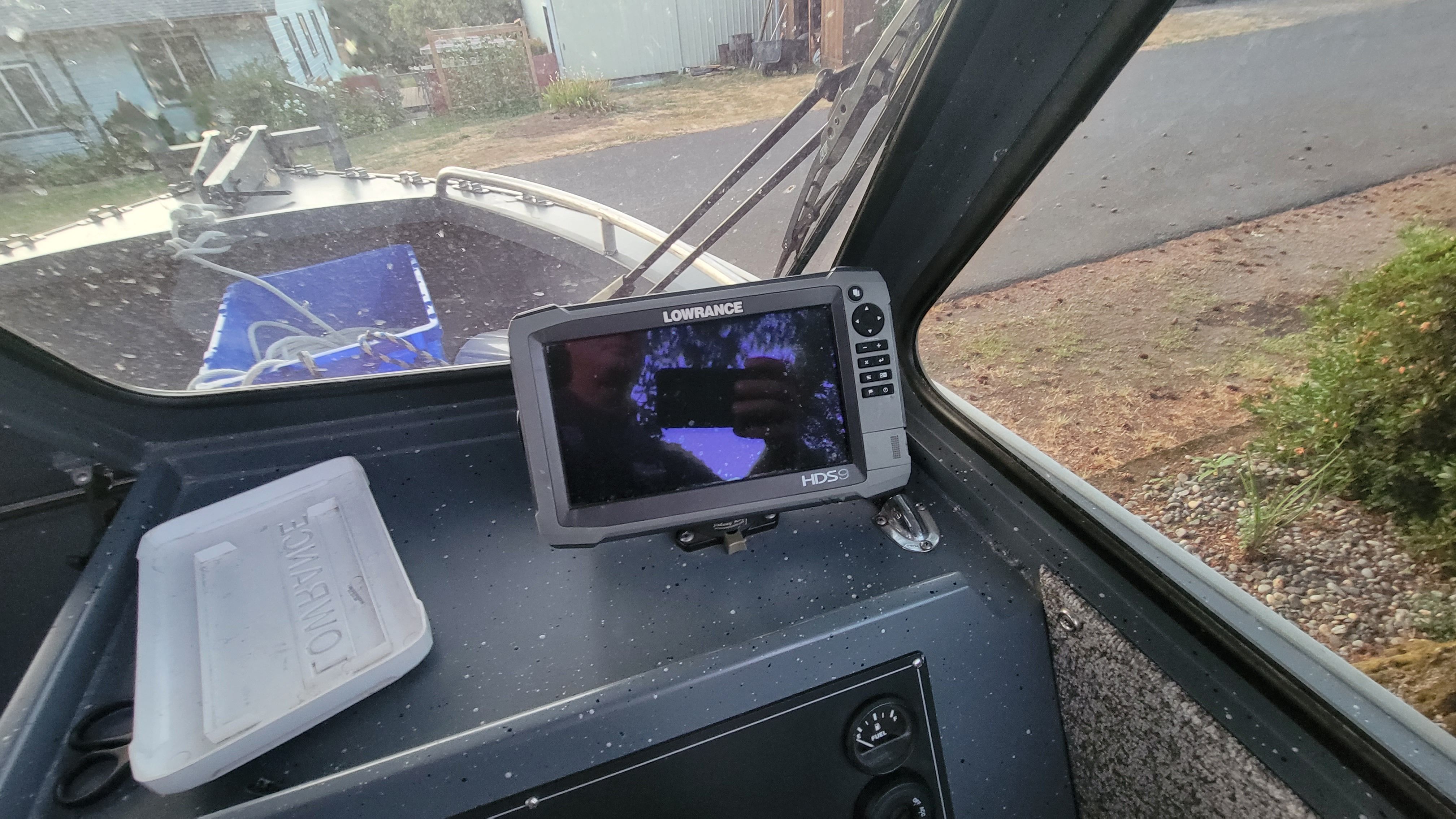 The image shows the cockpit of an Alumaweld Formula Vee Outboard 24 with a Lowrance fish finder.