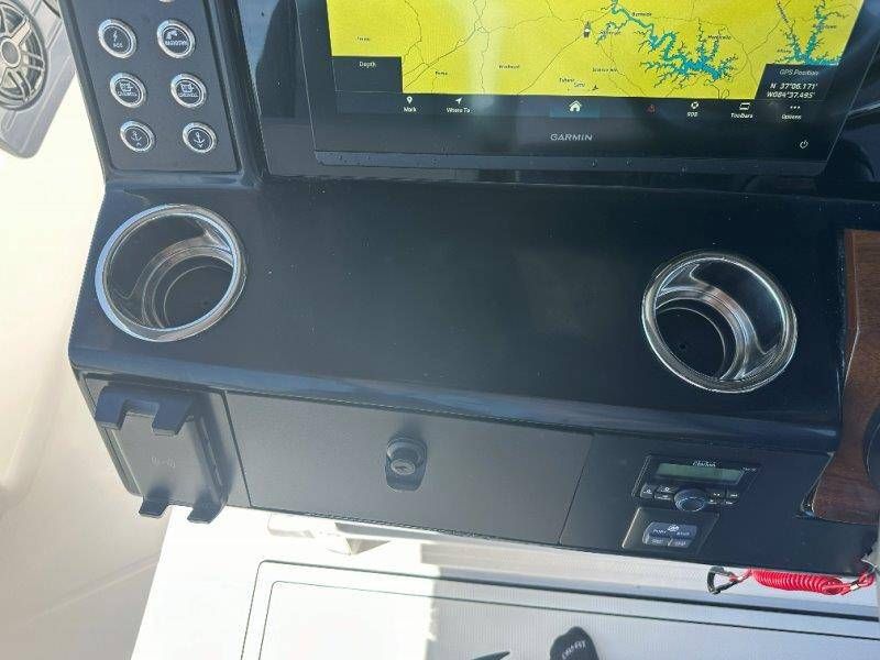 2026 Robalo R300 Center Console - 48