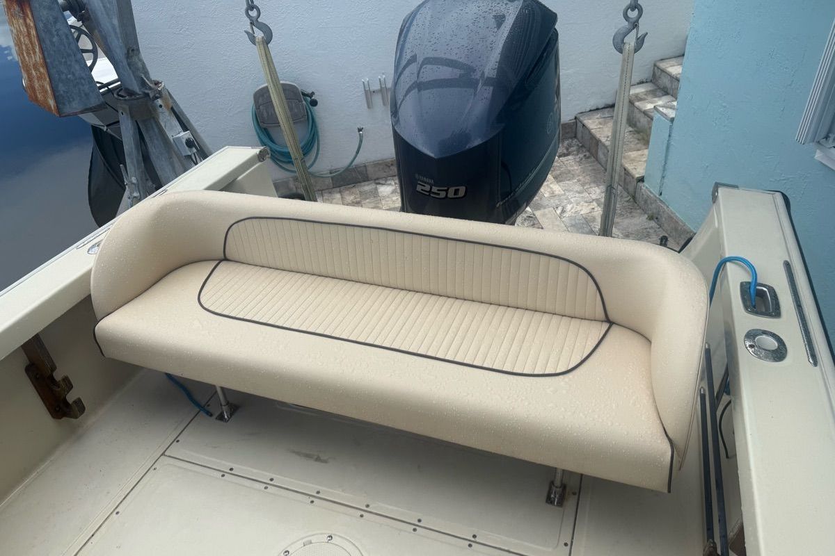 1985 Boston Whaler Outrage - 12