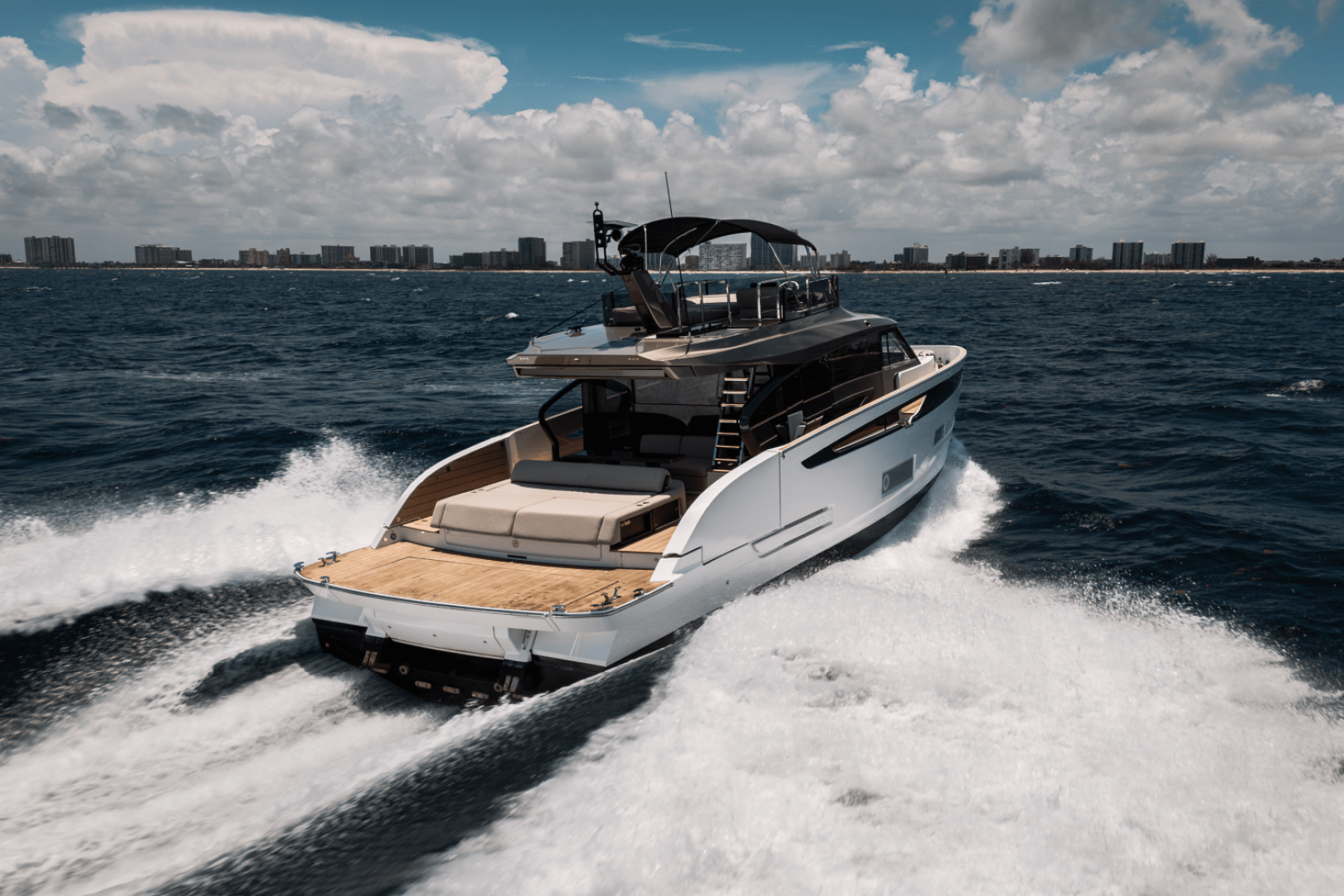 2025 Azimut Seadeck 6 - Image 5