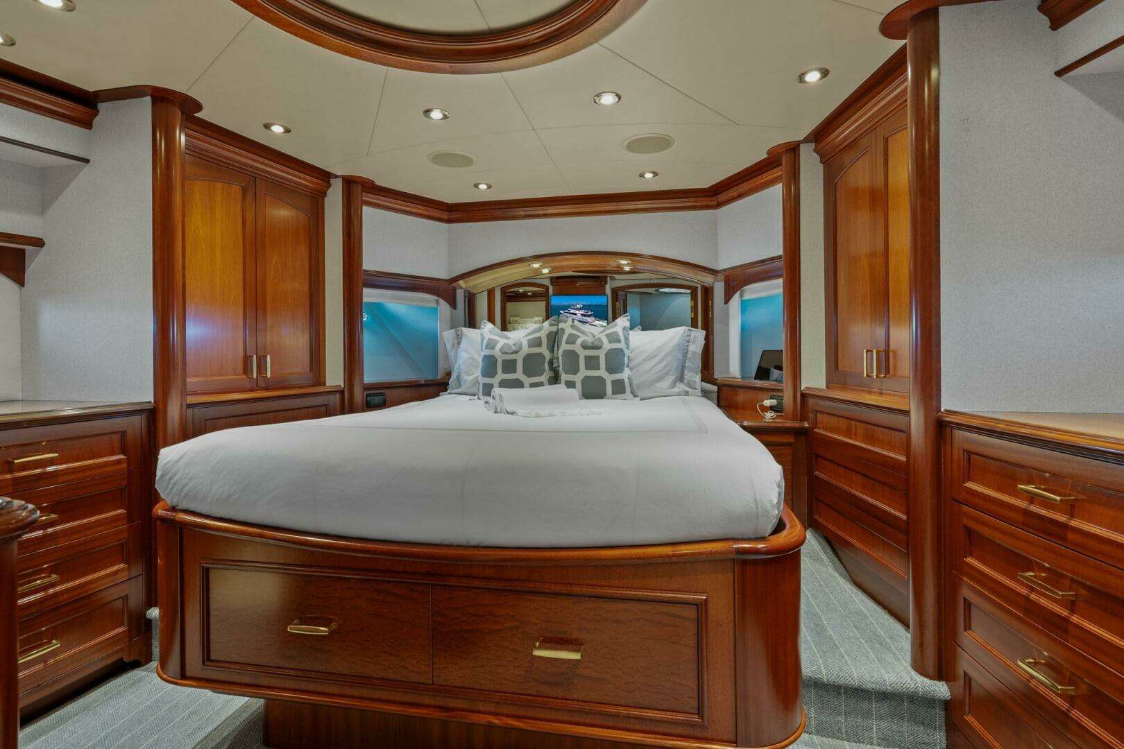 2004 Crescent Raised Pilothouse - Image 30