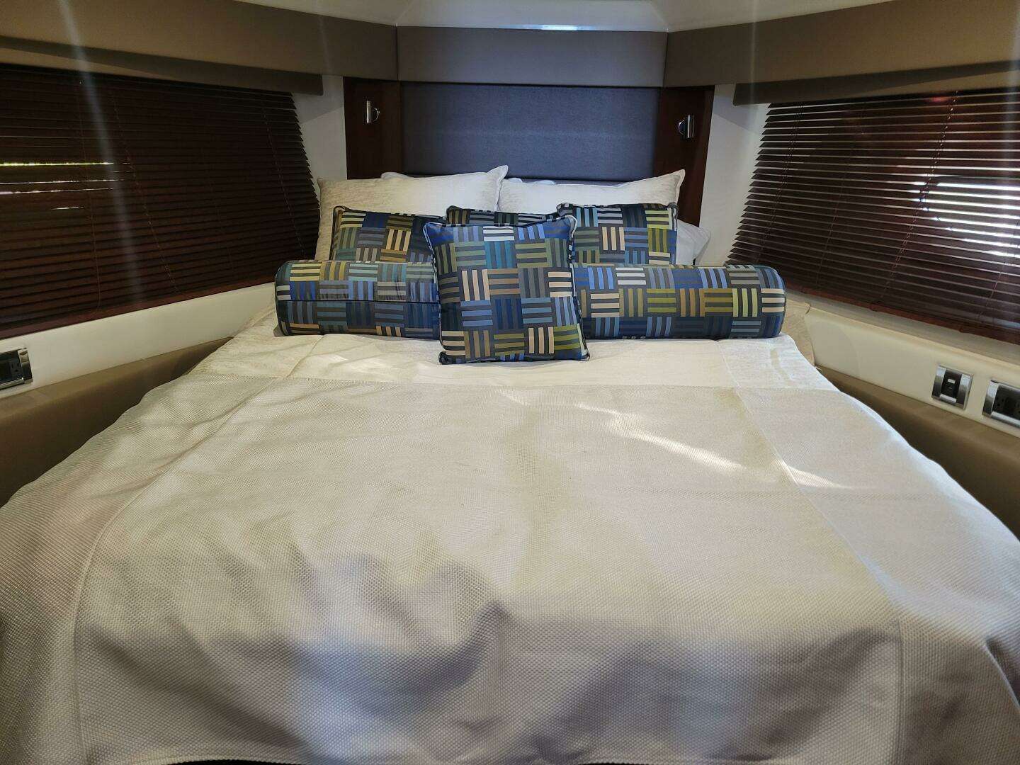 2017 Sea Ray Sundancer 460 - Image 18