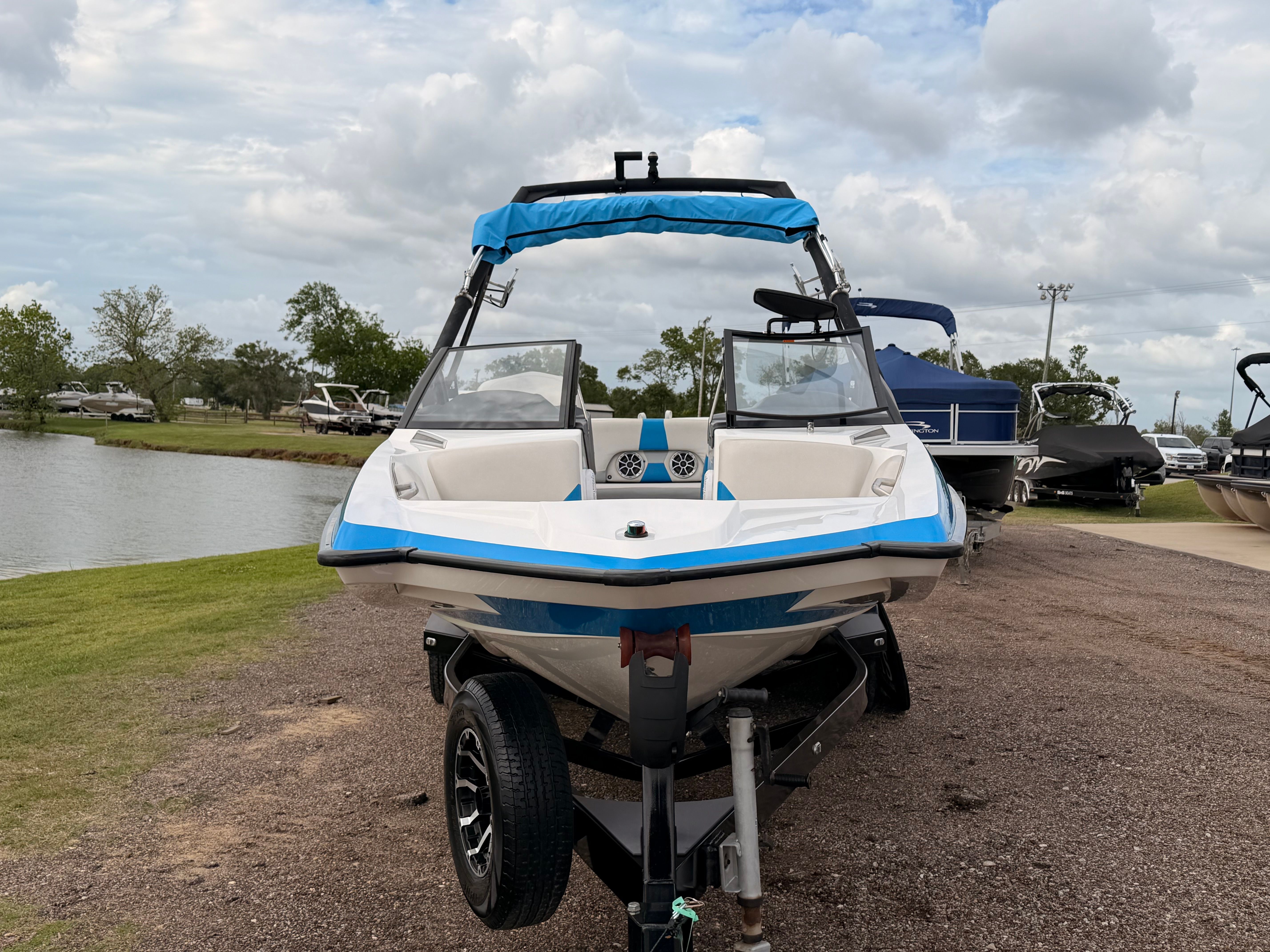 2013 AXIS A22 - Image 3