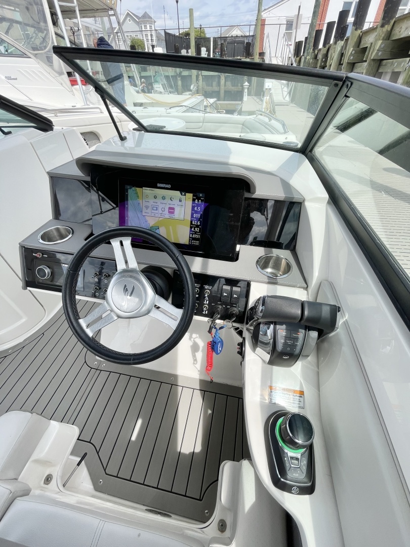 2022 Sea Ray 290 SDX - Image 12