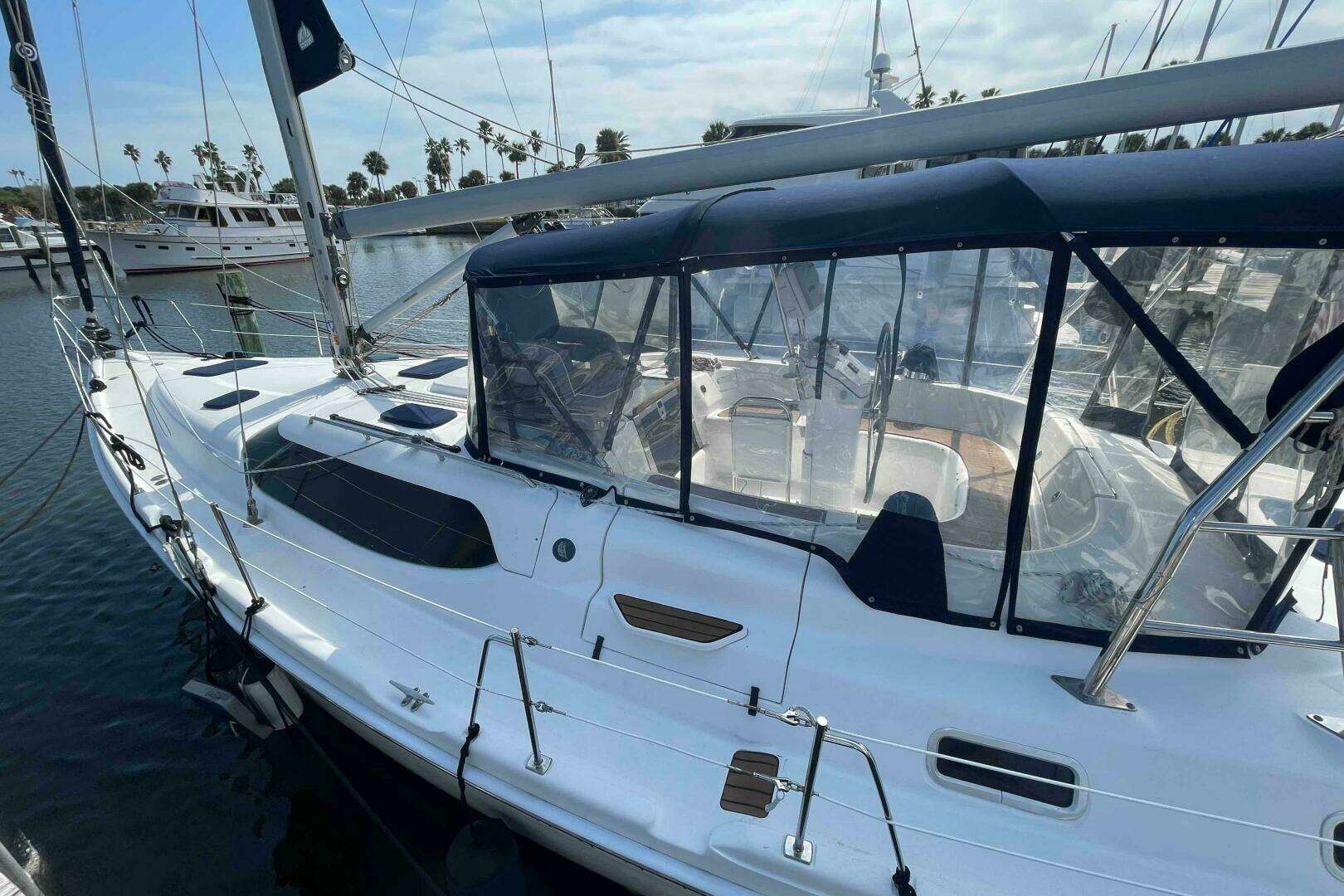 2010 Hunter 45 Center Cockpit - Image 12