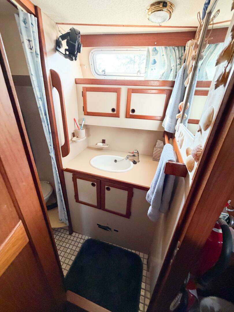 1986 Nauticat 40 Cutter Ketch Pilothouse - Image 59