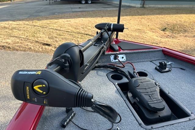 2025 Tracker Pro Team 190 boat with Minn Kota trolling motor on deck.