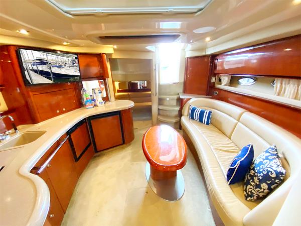 Galley/Salon