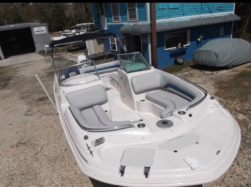 2003 Hurricane SunDeck 217 OB - 4