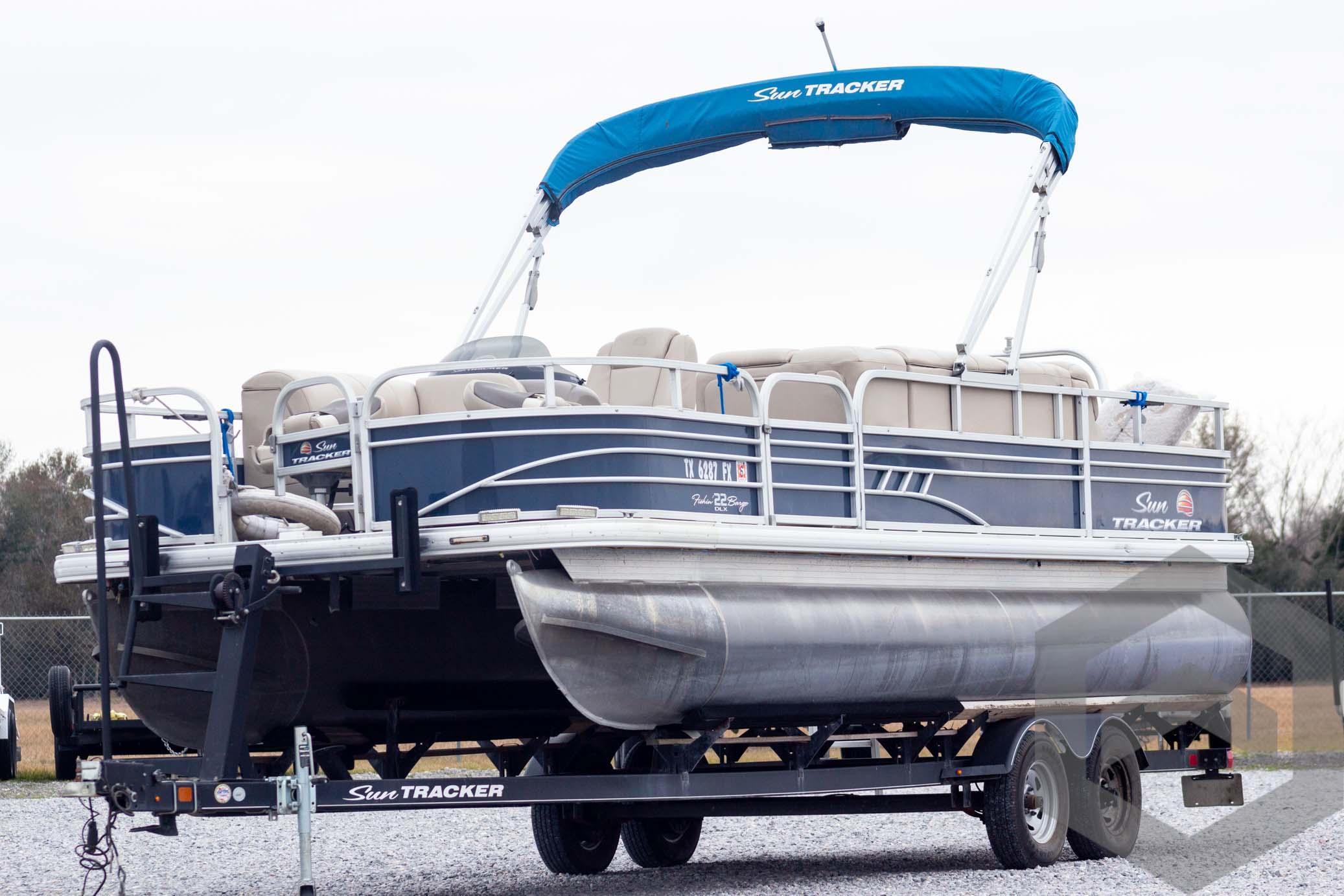 2020 Sun Tracker Fishin' Barge 22 DLX