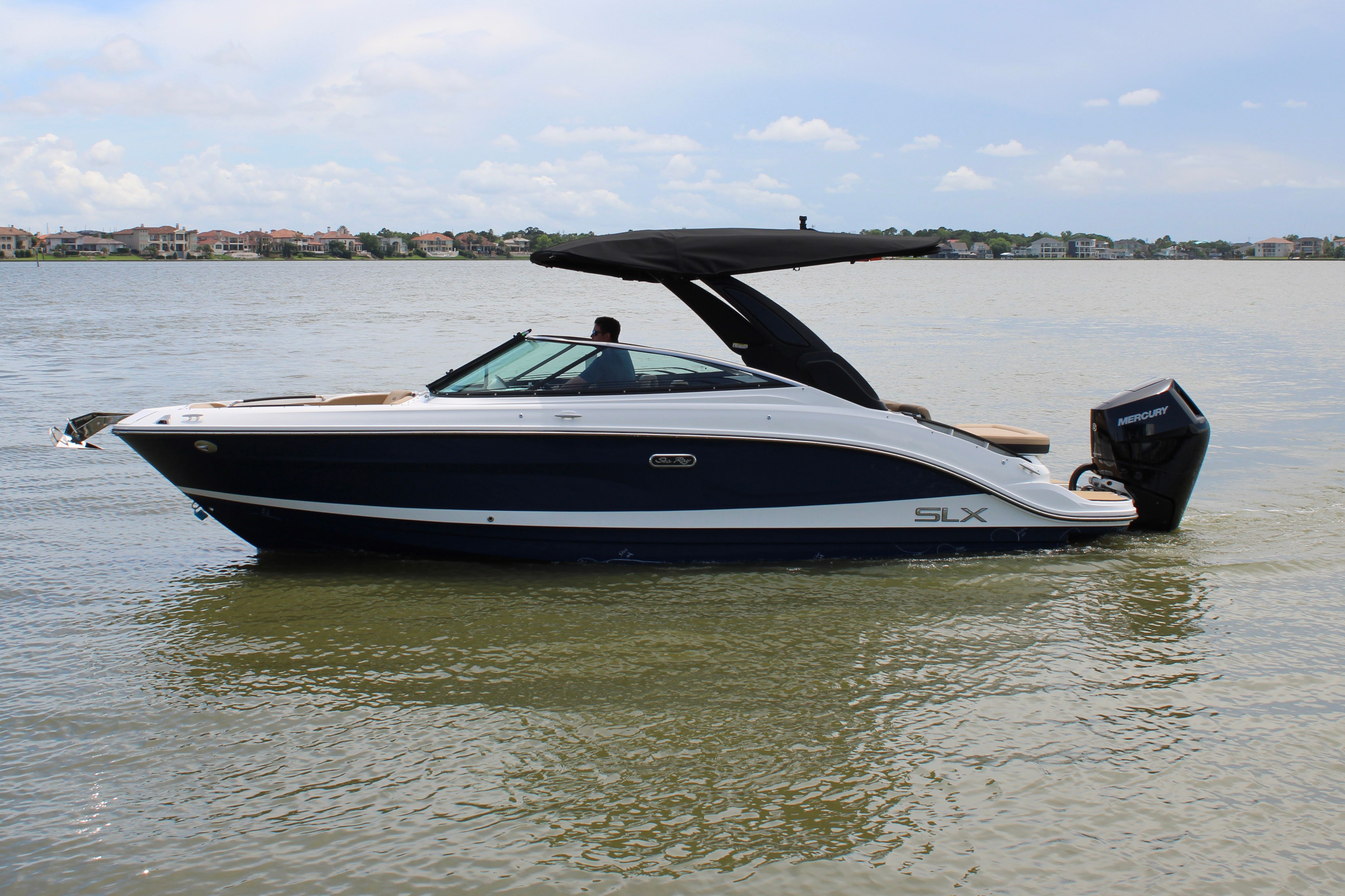 2026 Sea Ray SLX 260 Outboard