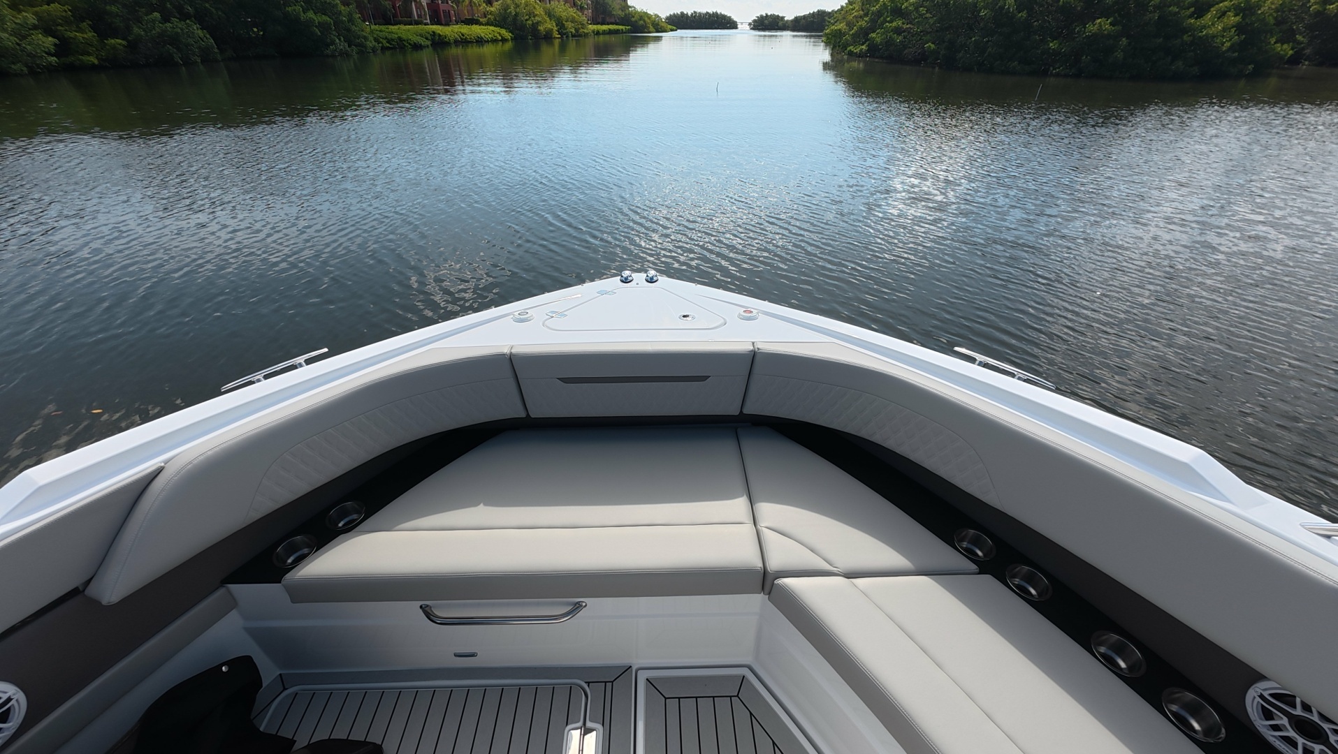 2026 Cruisers Yachts 50GLS OB - Image 29