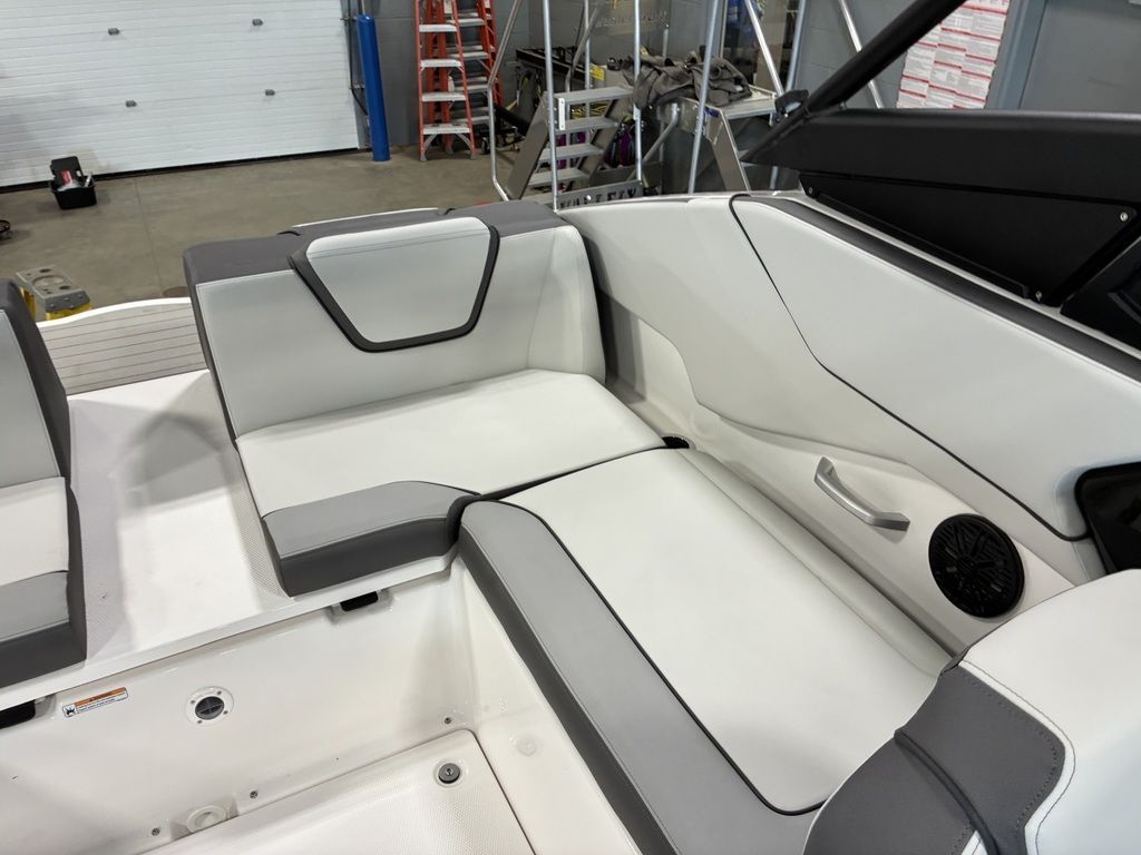 2026 Yamaha Boats AR250 - 77