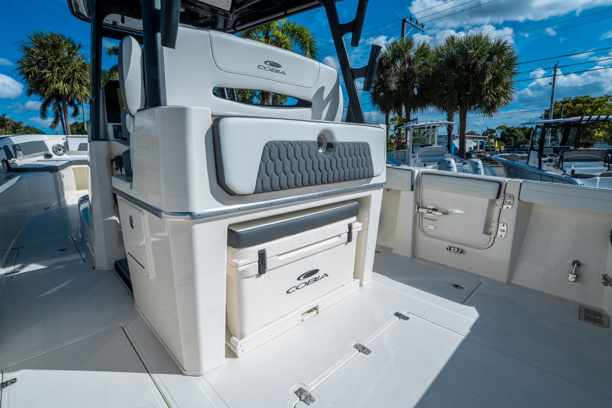 2026 Cobia 305 Center Console - 13